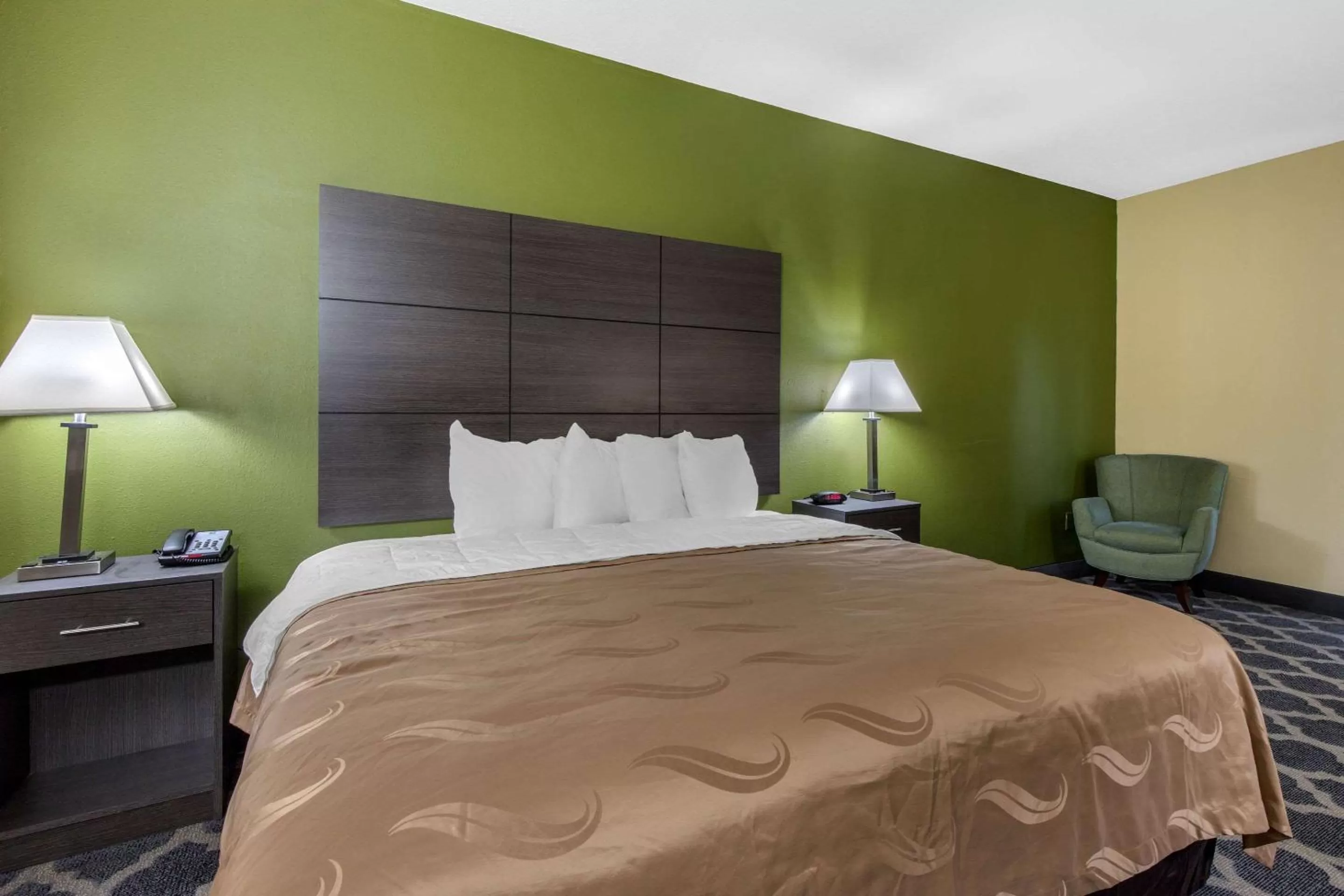 Photo of the whole room, Bed in Quality Inn