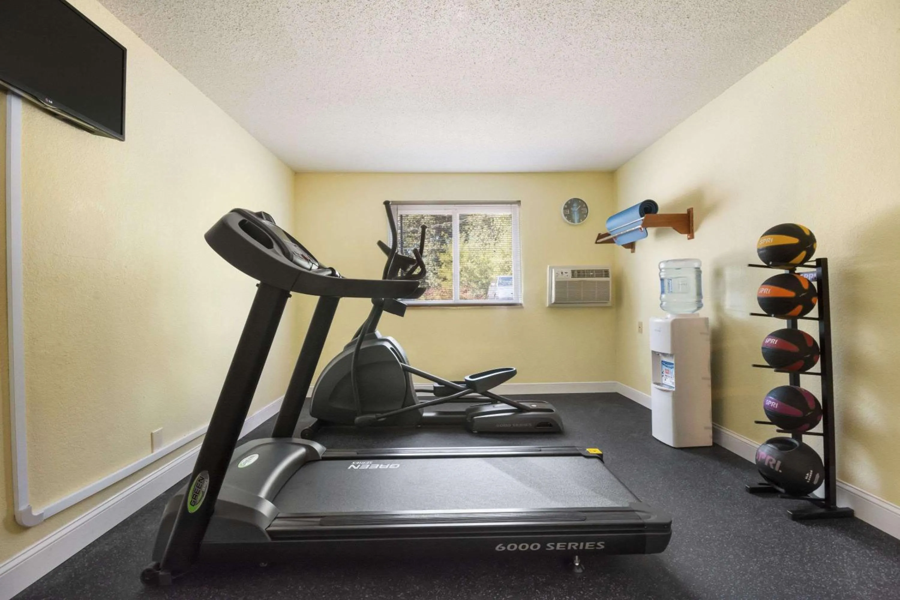 Fitness centre/facilities in Days Inn by Wyndham Greenwood SC