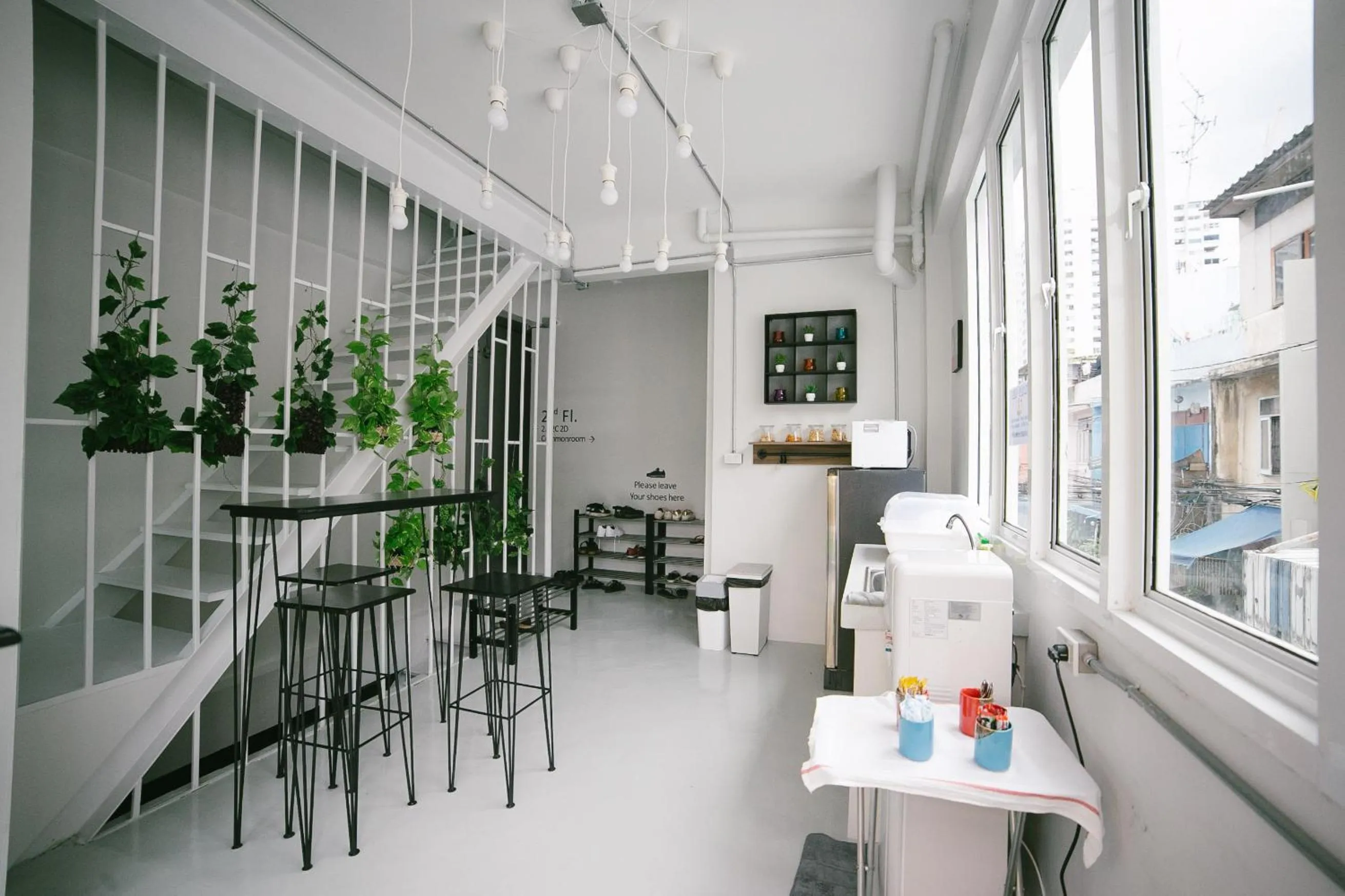 Communal kitchen in Diff Hostel