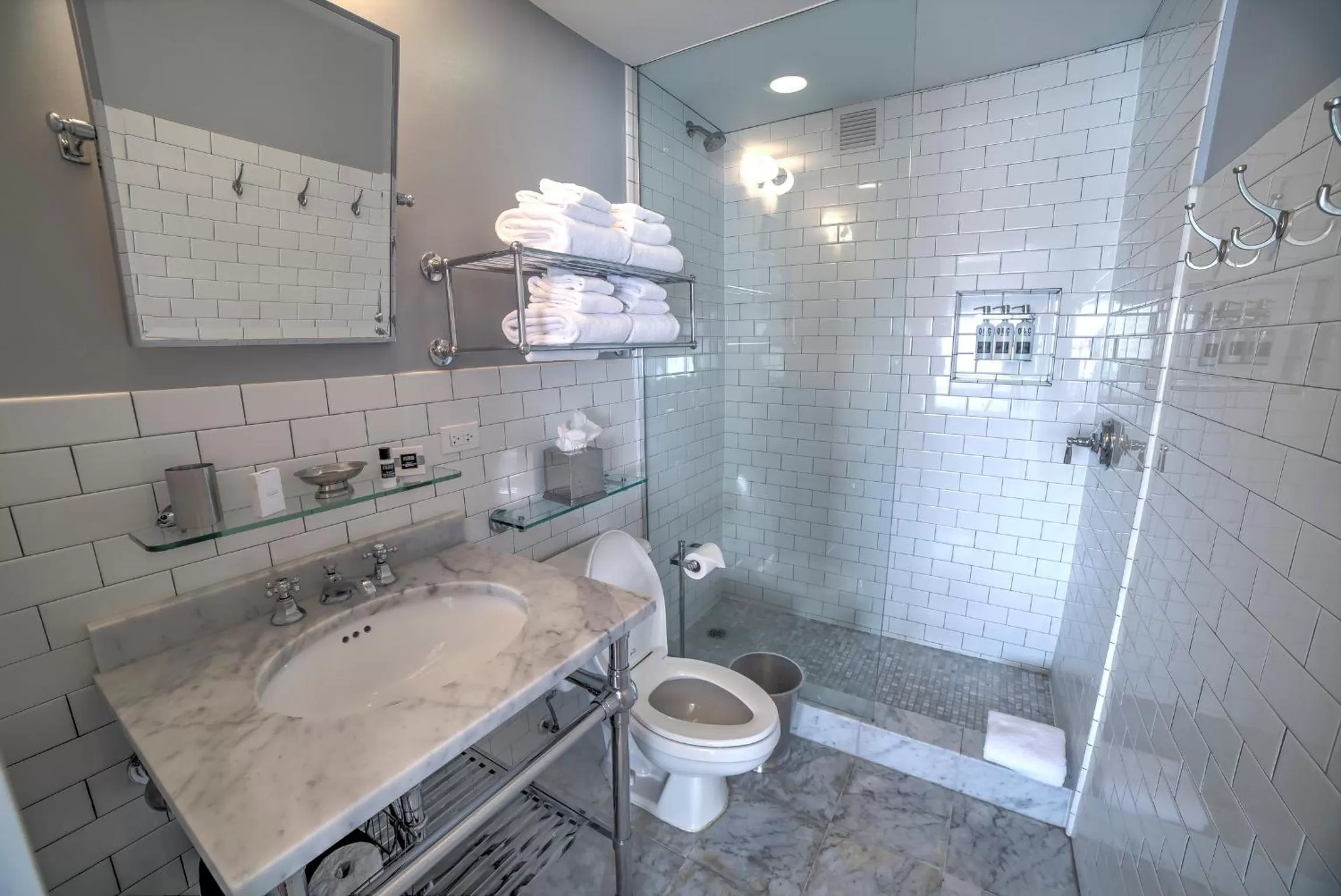 Shower in Q&C Hotel and Bar New Orleans, Autograph Collection