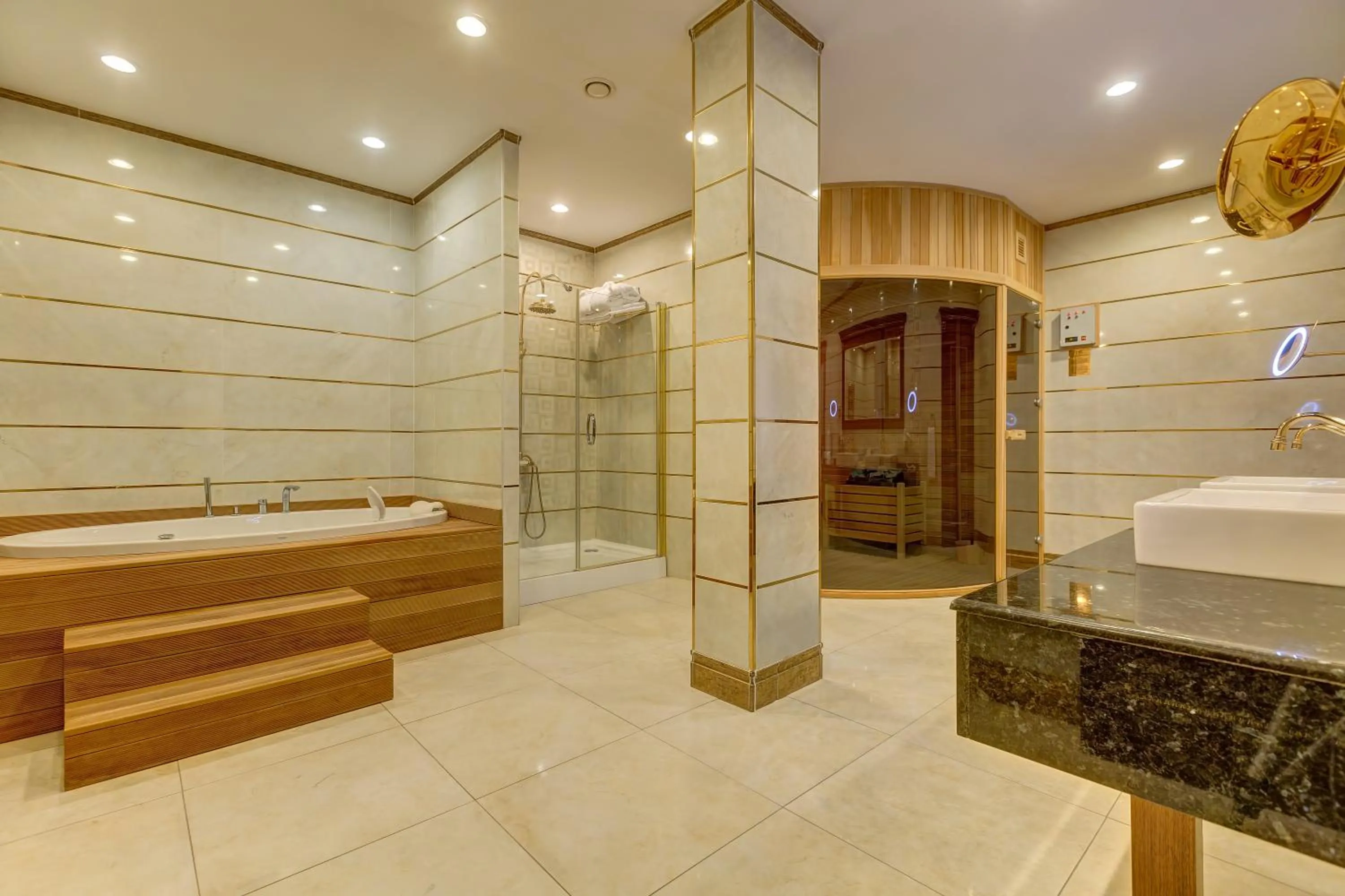 Shower in Buyuk Abant Hotel