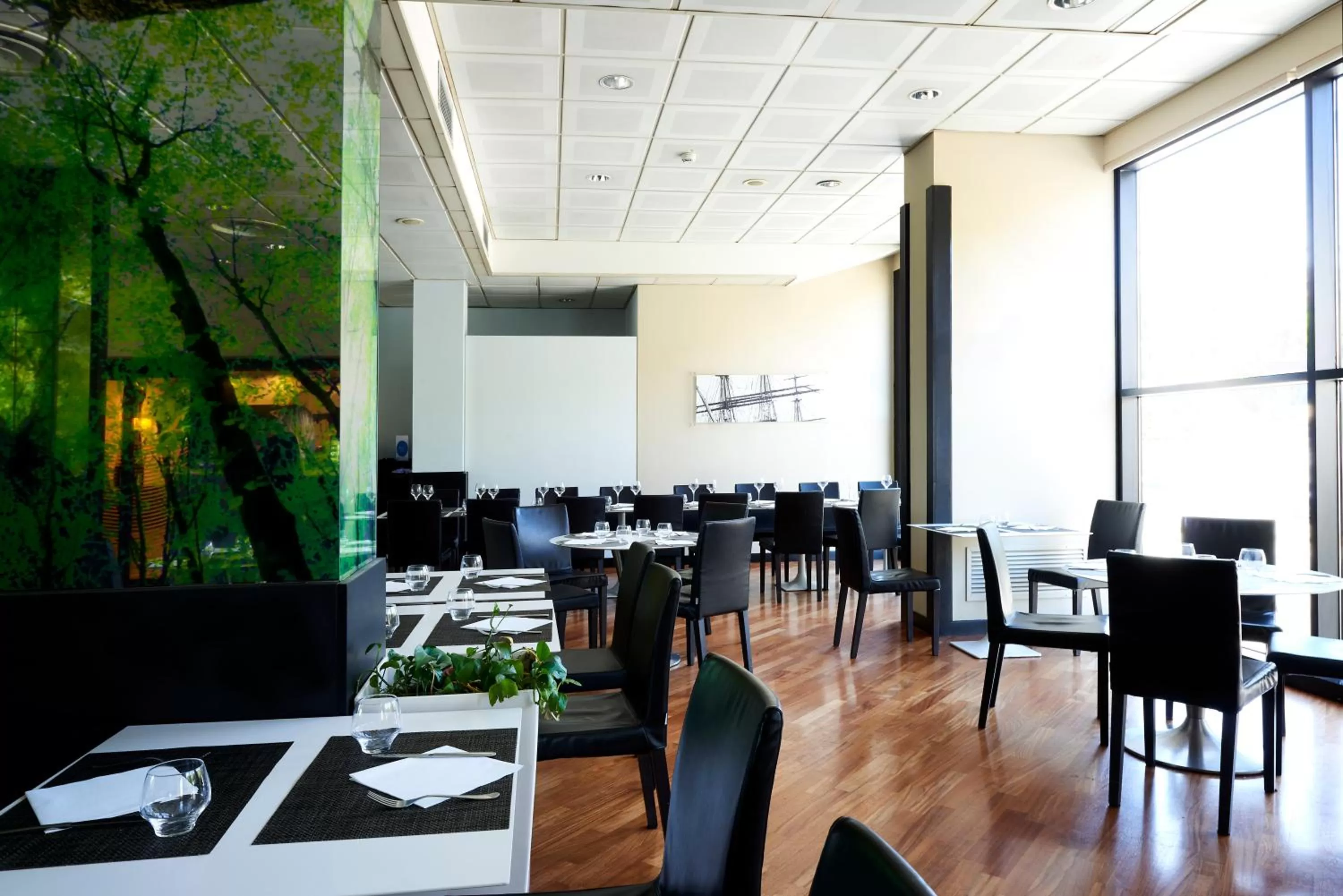 Restaurant/places to eat in Novotel Genova City