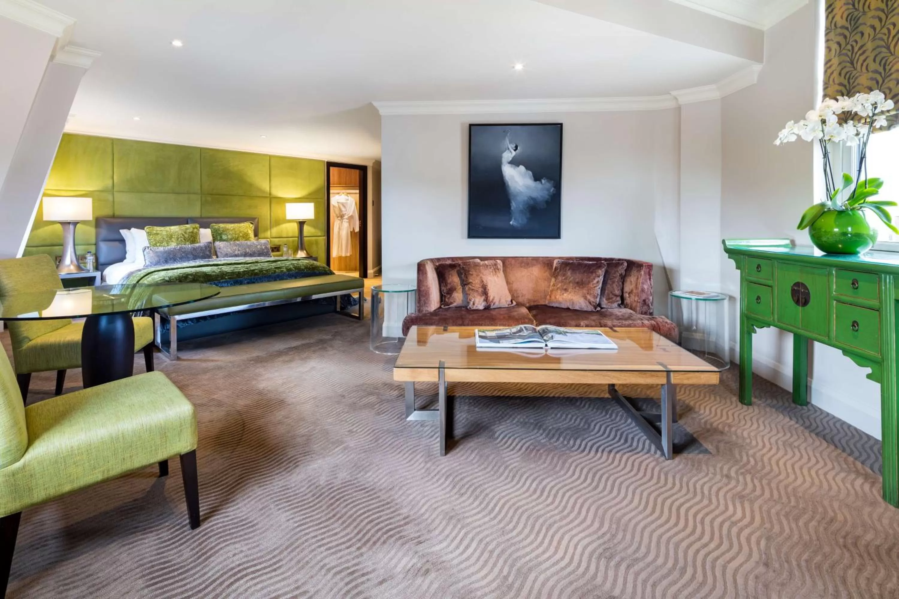 Photo of the whole room, Bed in Radisson Blu Hotel, London Mercer Street