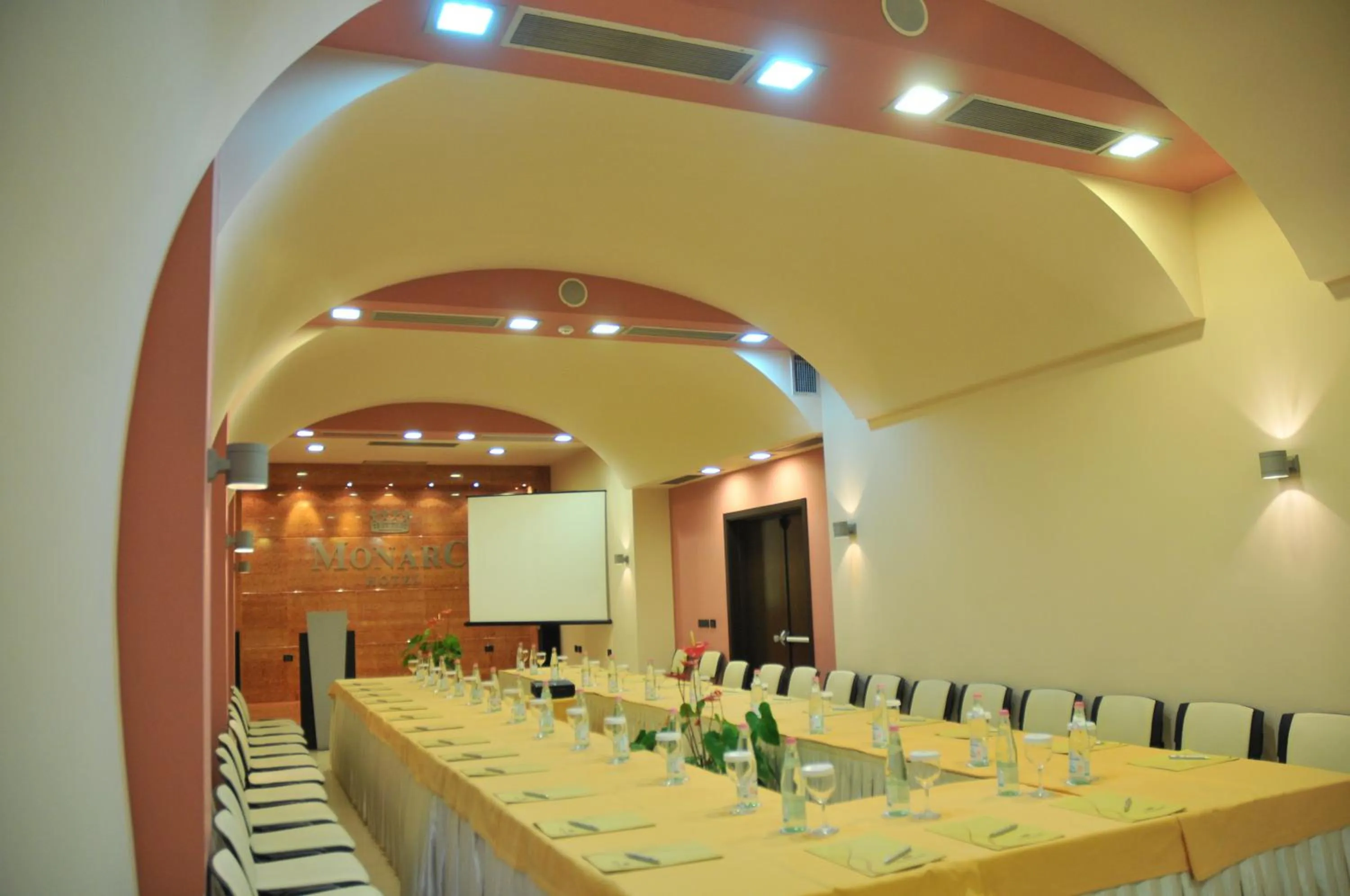 Business facilities in MonarC Hotel