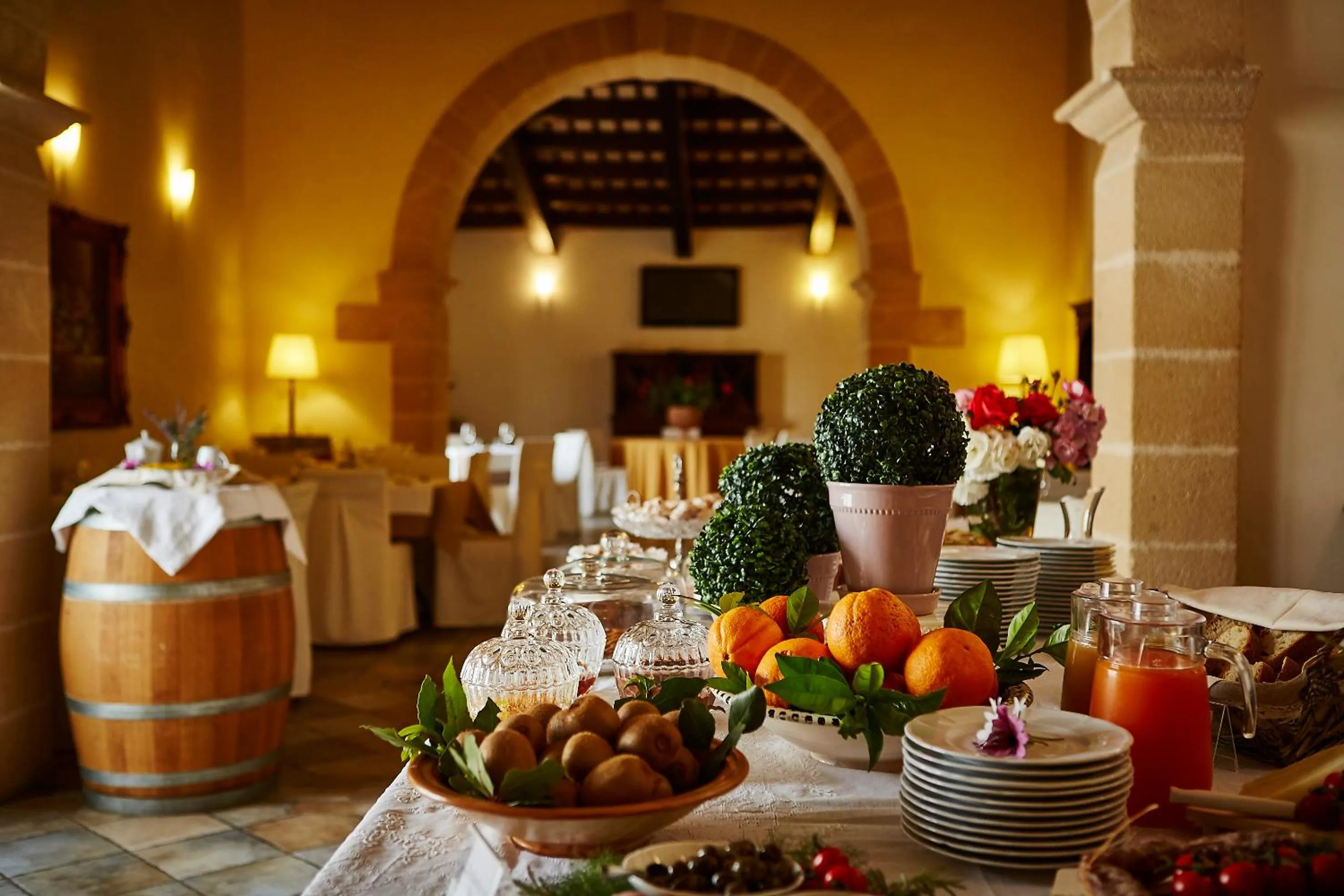 Communal lounge/ TV room in Agriturismo Baglio Donnafranca Wine Resort