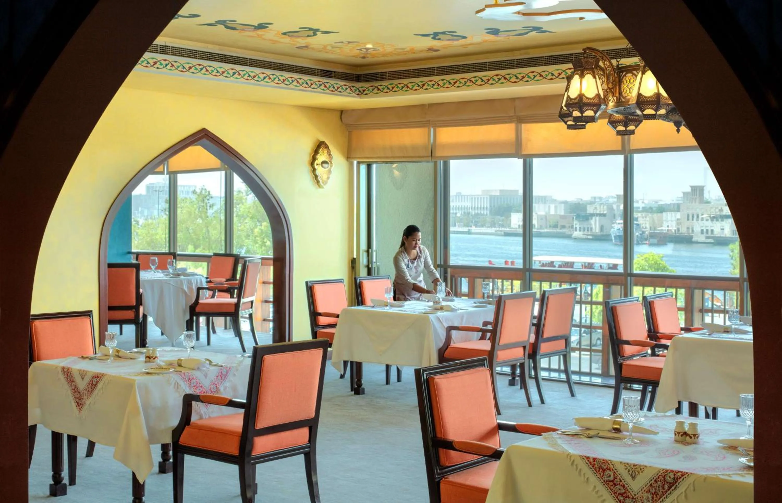 Restaurant/places to eat in Radisson Blu Hotel, Dubai Deira Creek