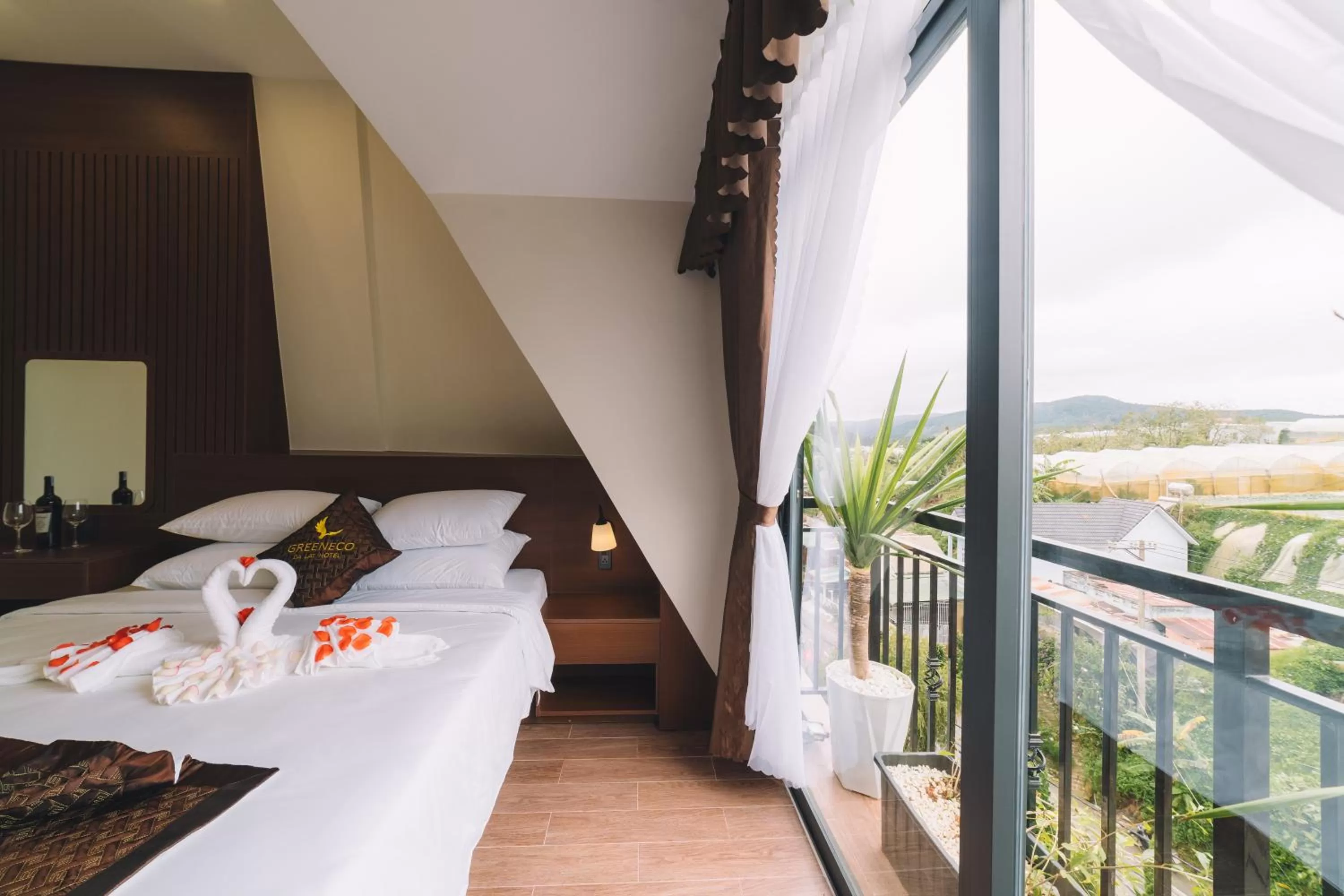 View (from property/room), Bed in GREENECO DA LAT HOTEL - Khách sạn Green Eco Đà Lạt