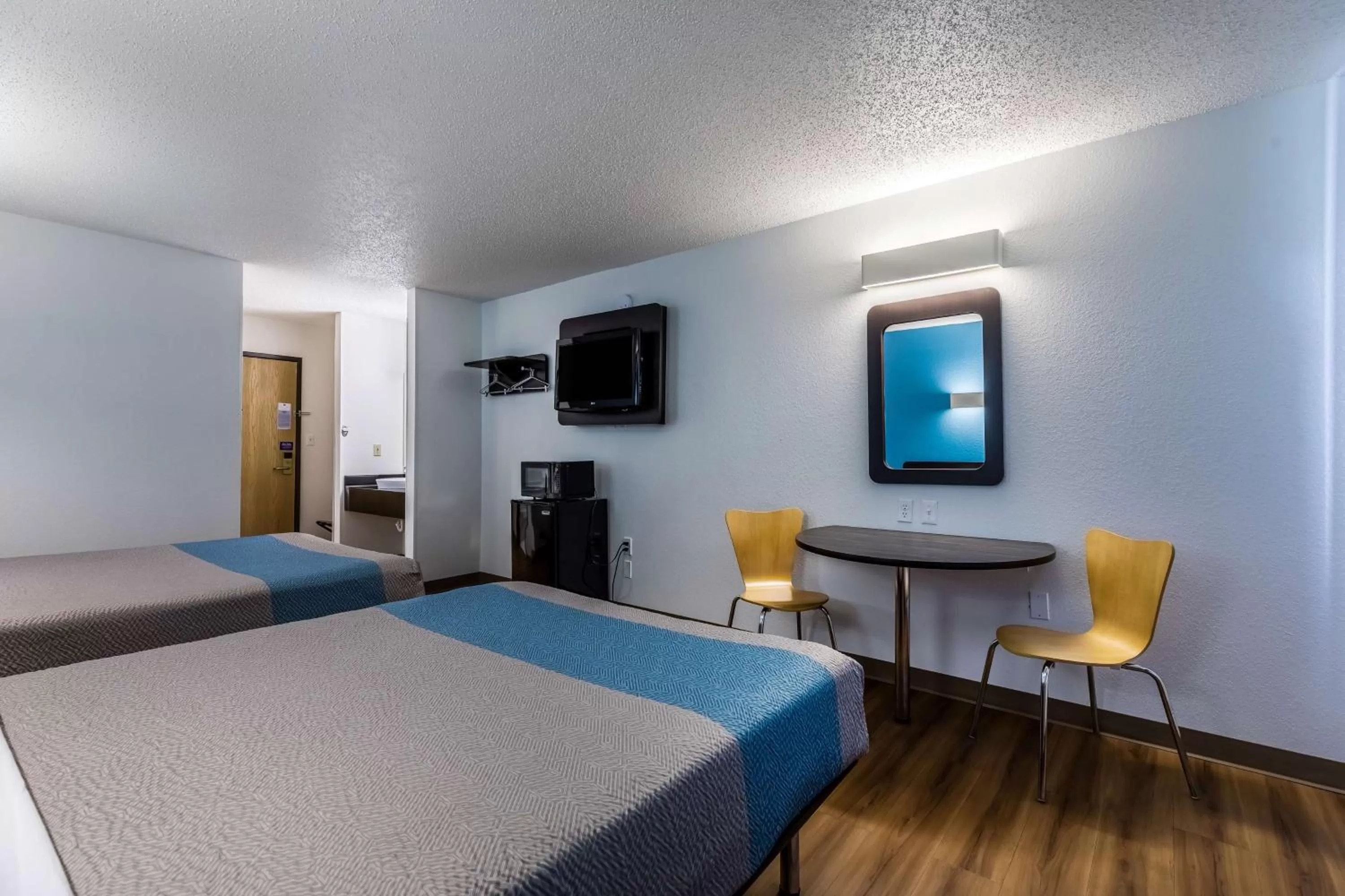 Bedroom, Bed in Motel 6-Indianapolis, IN - Southport