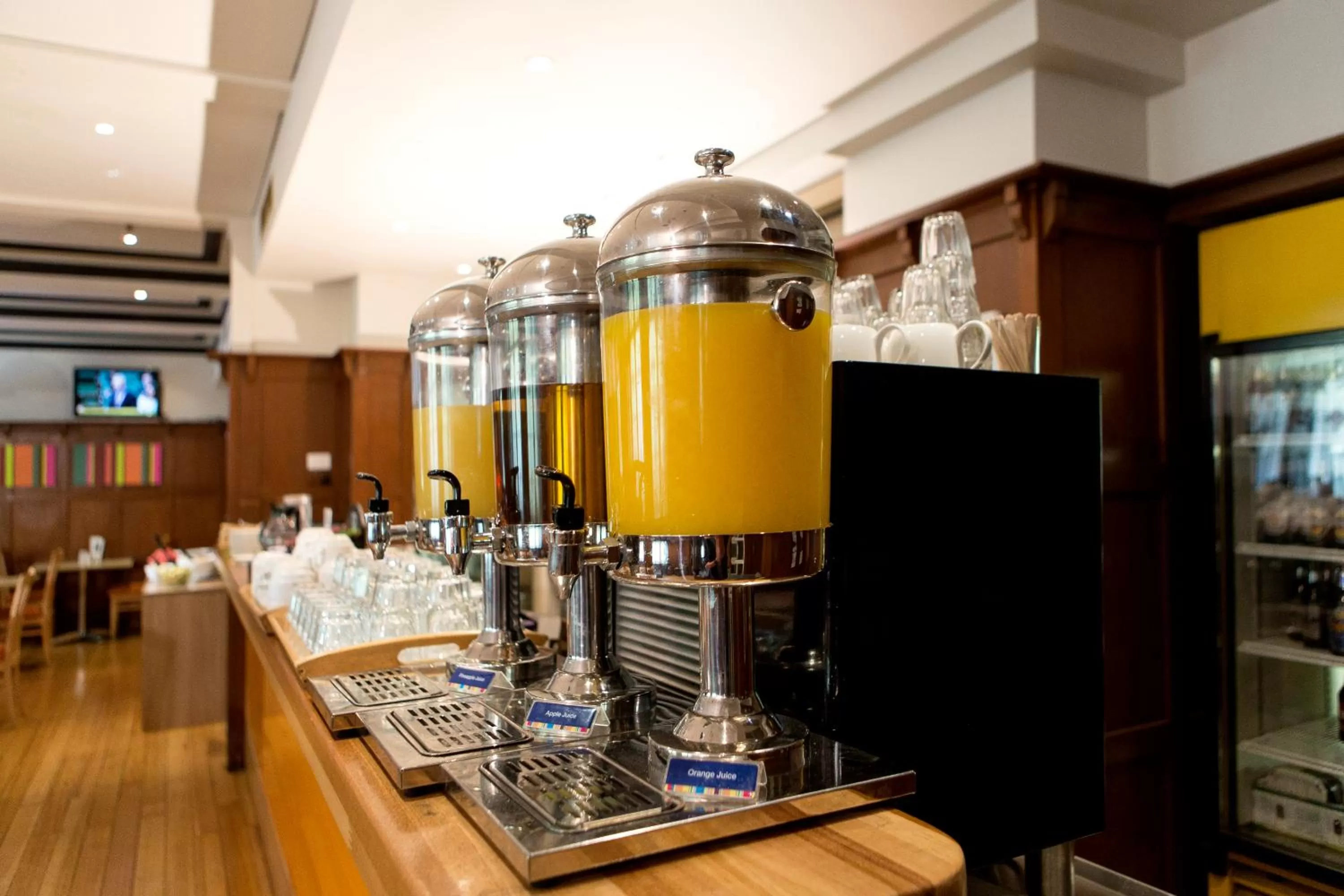 Restaurant/places to eat in ibis Styles Kingsgate Hotel