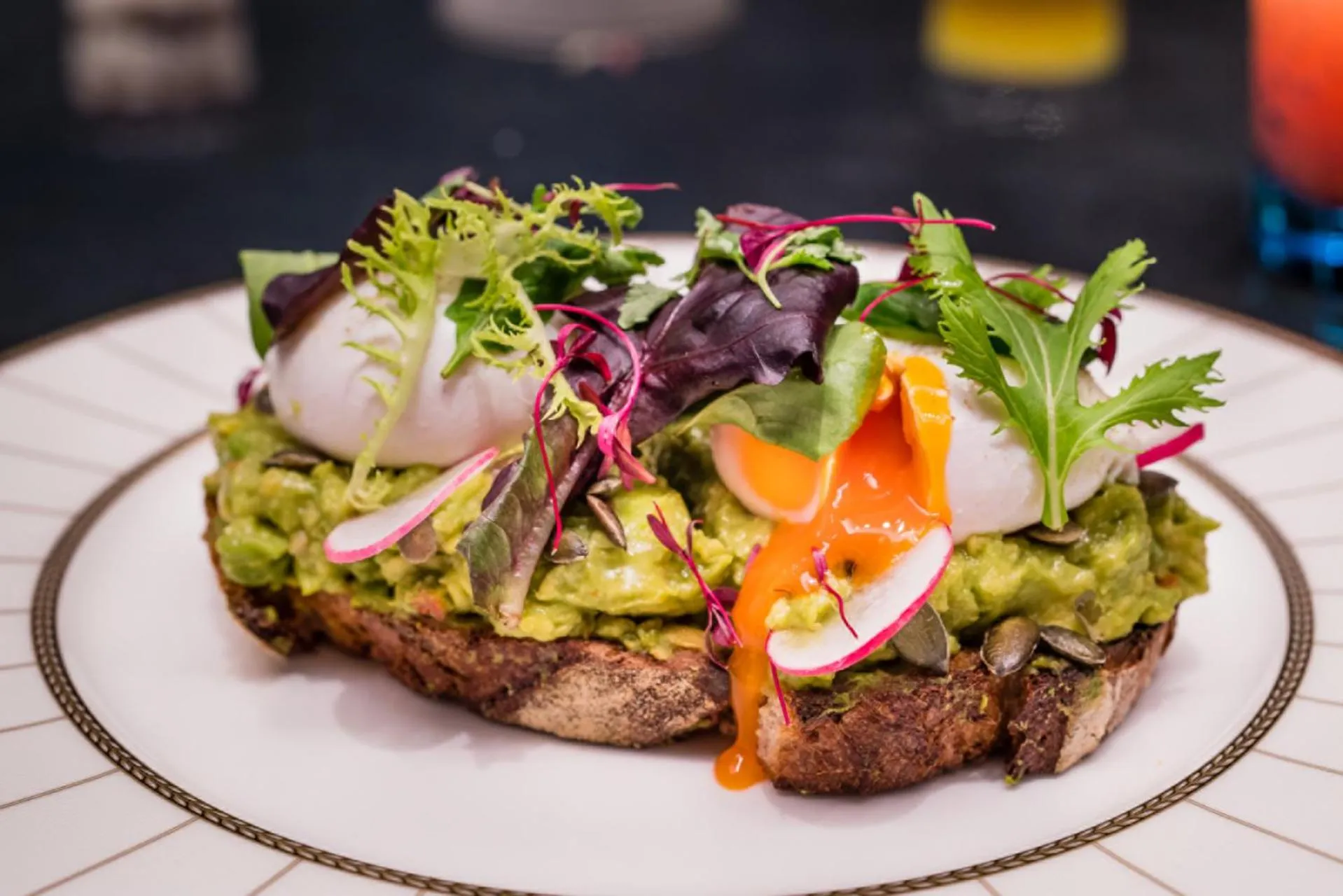 Breakfast in Four Seasons Hotel London at Tower Bridge