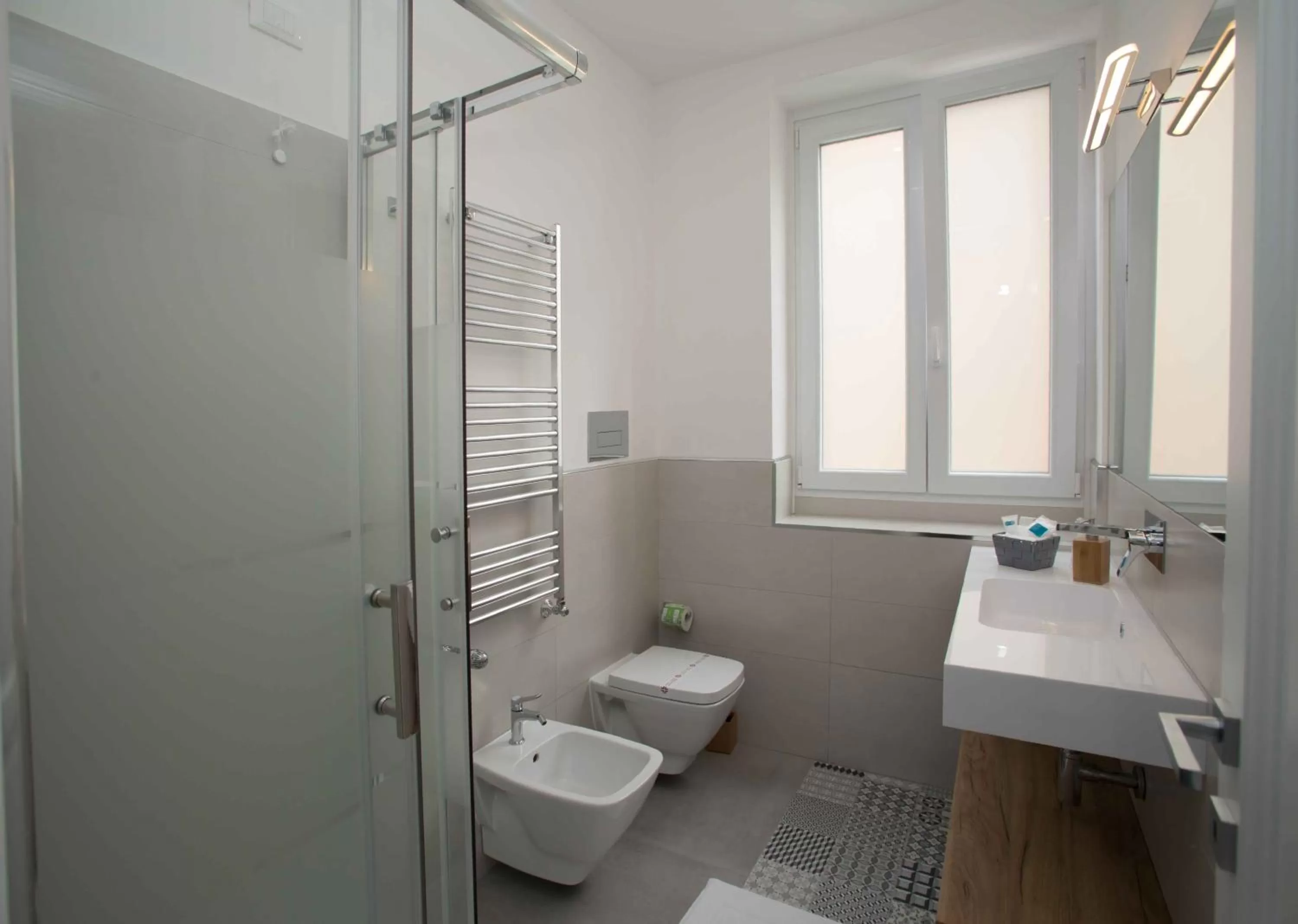 Shower in Le Quattro Stagioni - Rooms & Suites