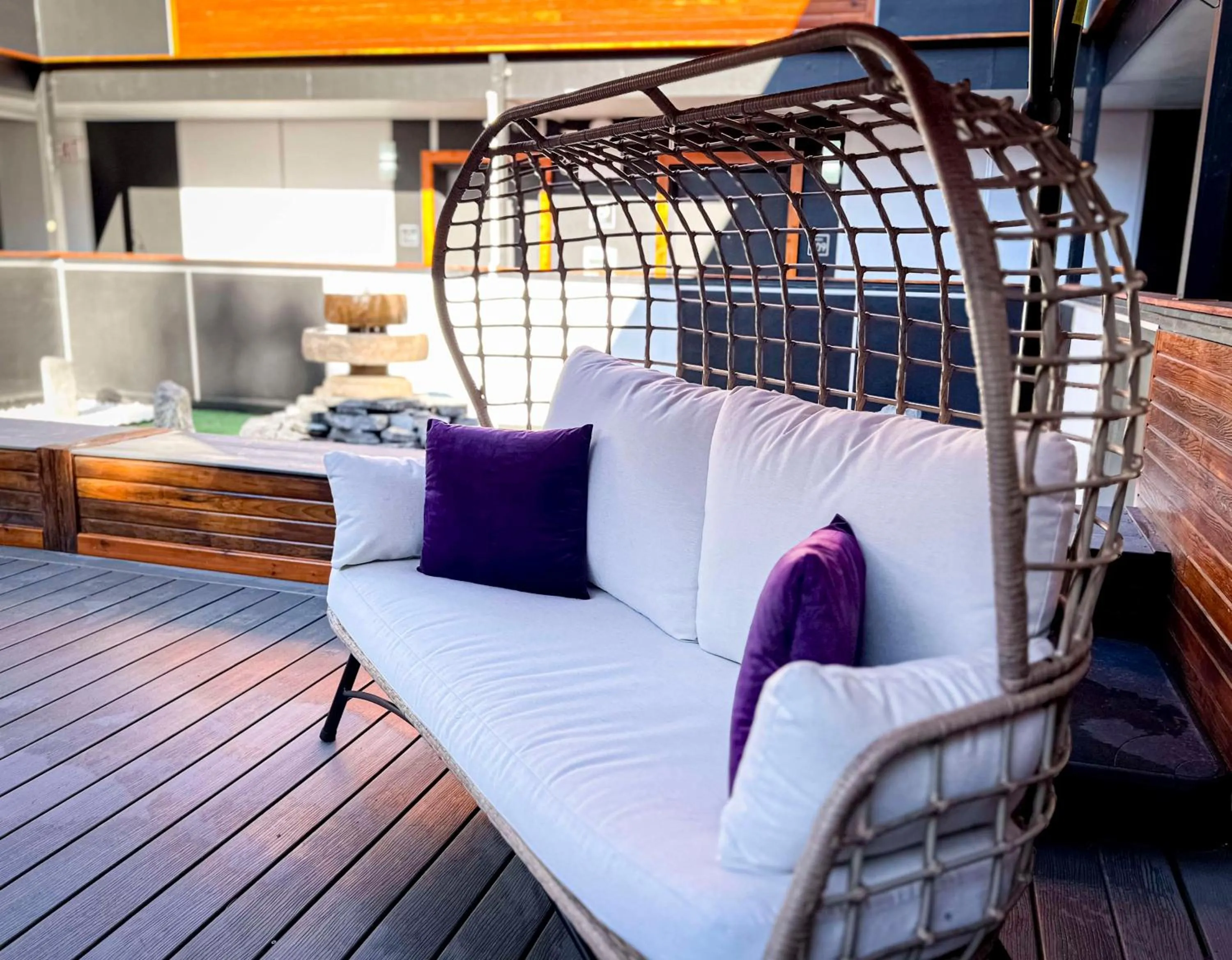 Property building in 401 Inn