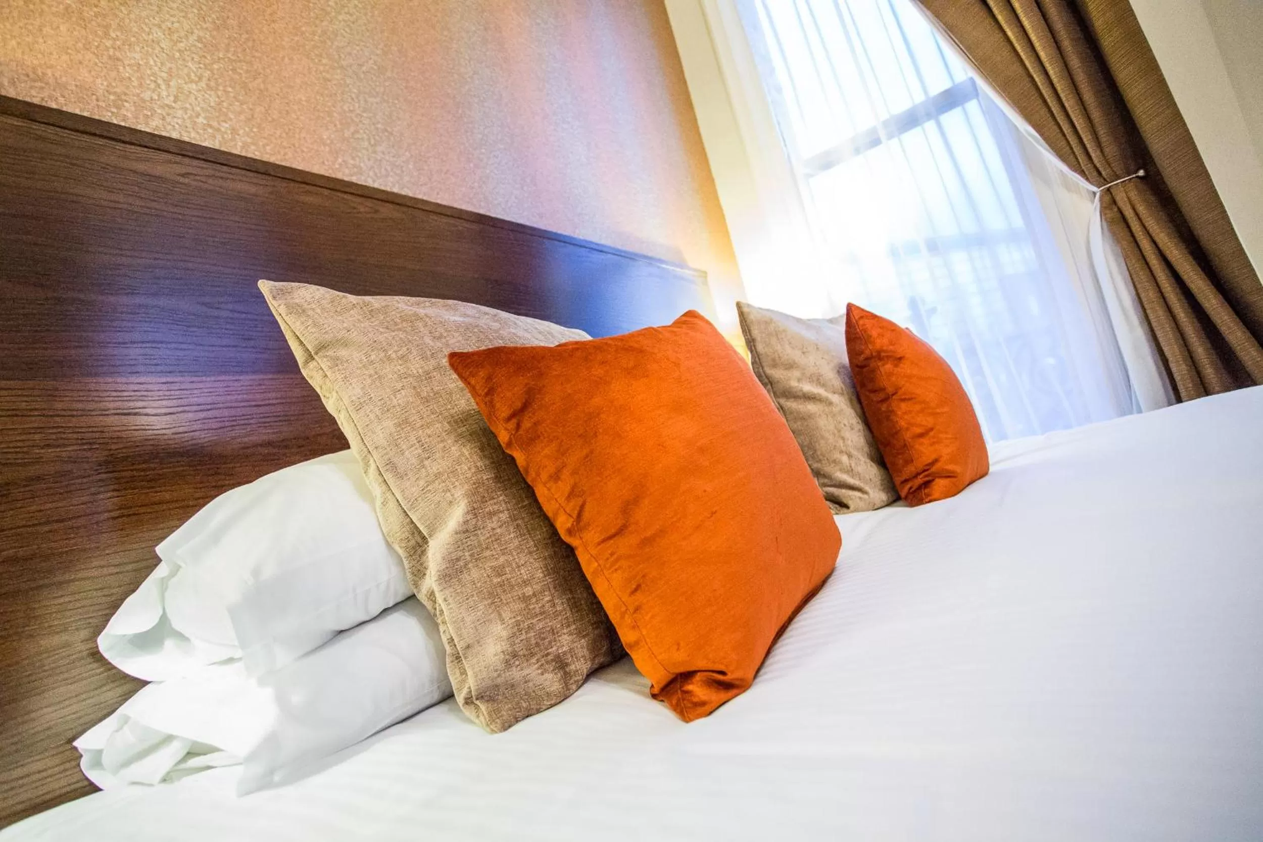 Bedroom, Bed in The Duke of Edinburgh Hotel & Bar