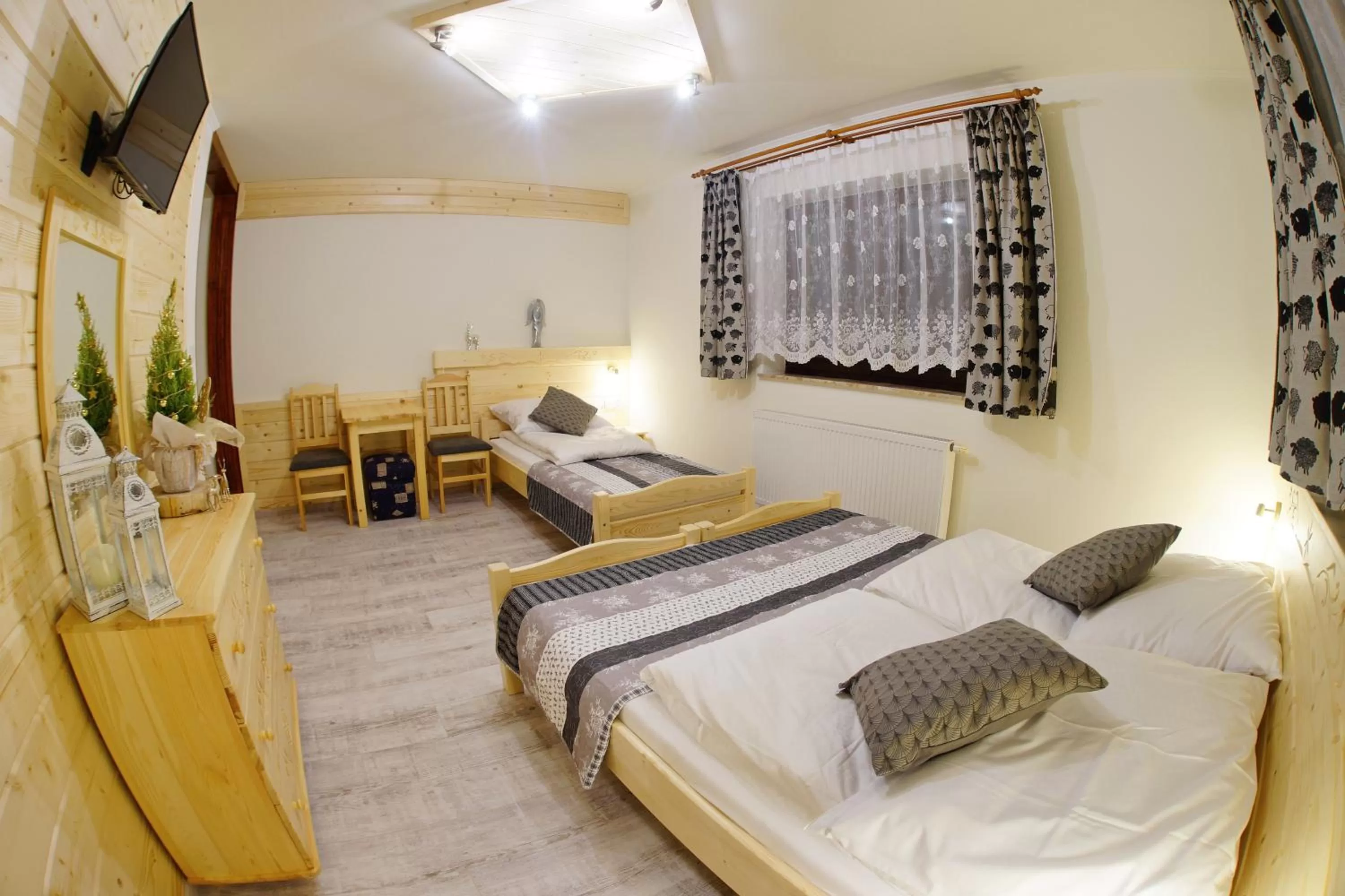 Photo of the whole room, Bed in Willa 14