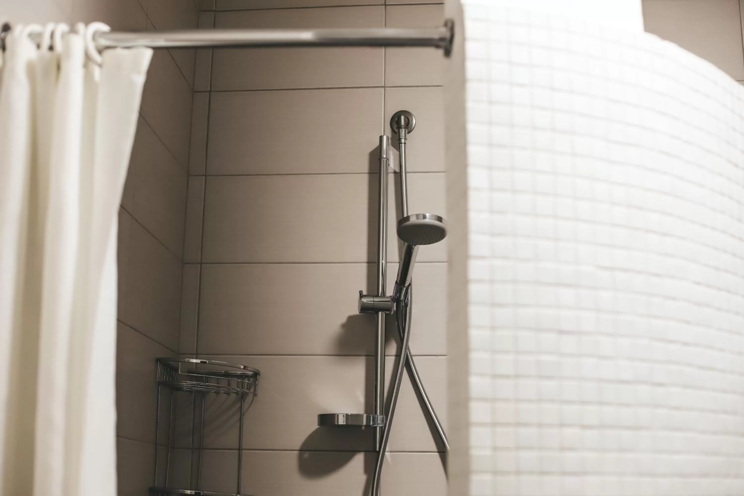 Shower in Georg Palace Hotel