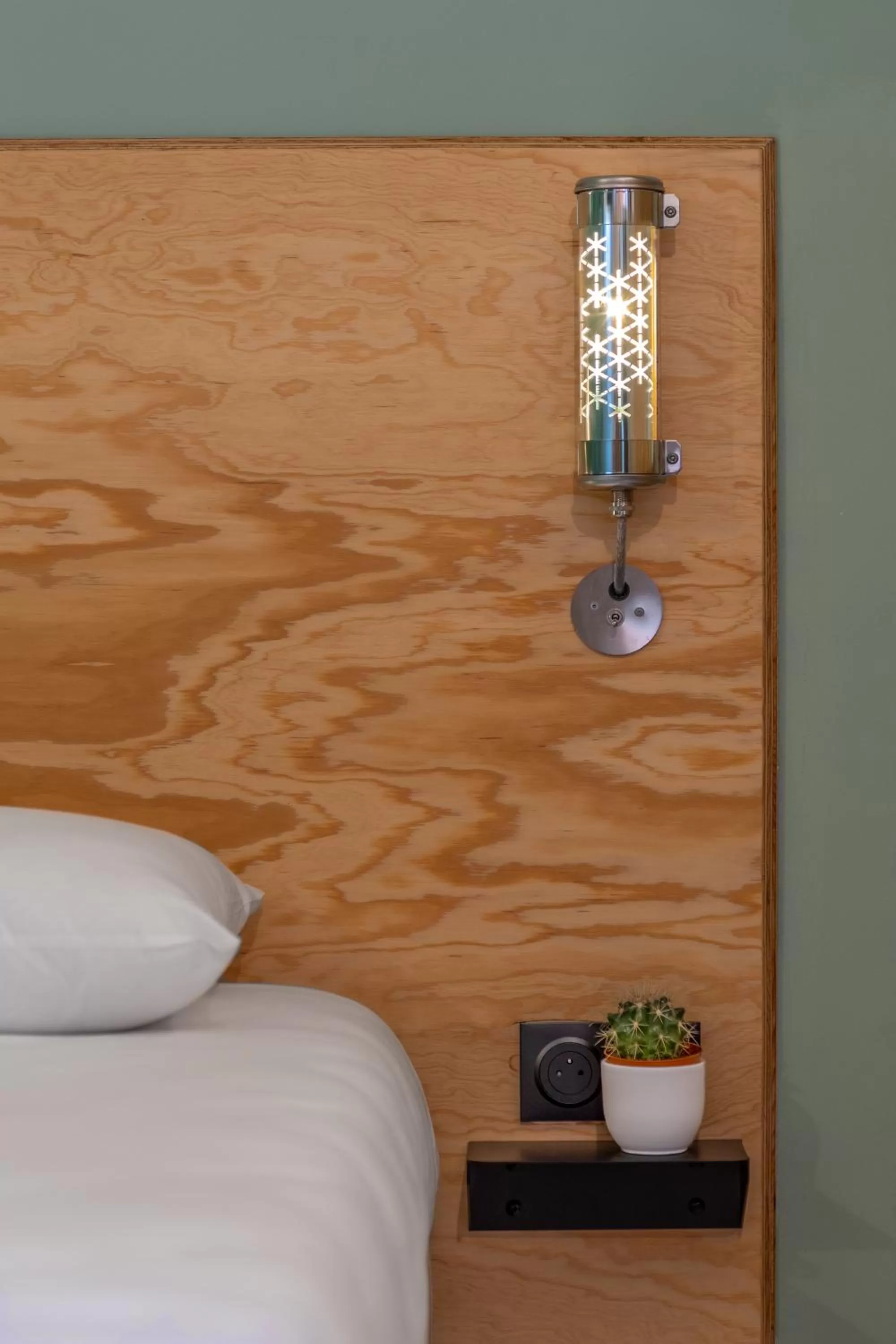 Decorative detail, Bed in Eklo Hotels Paris Marne La Vallée