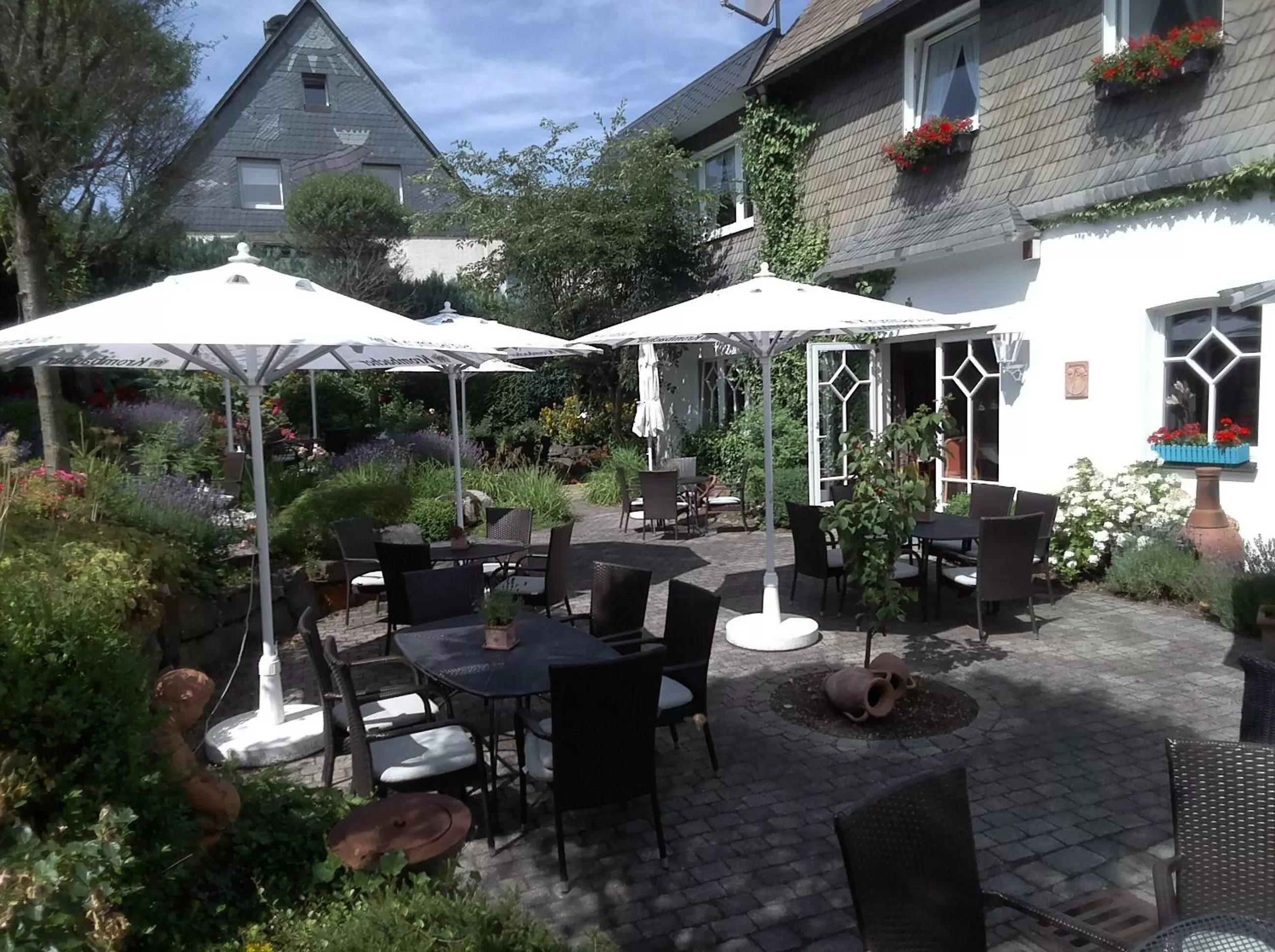 Restaurant/places to eat in Engemann Kurve