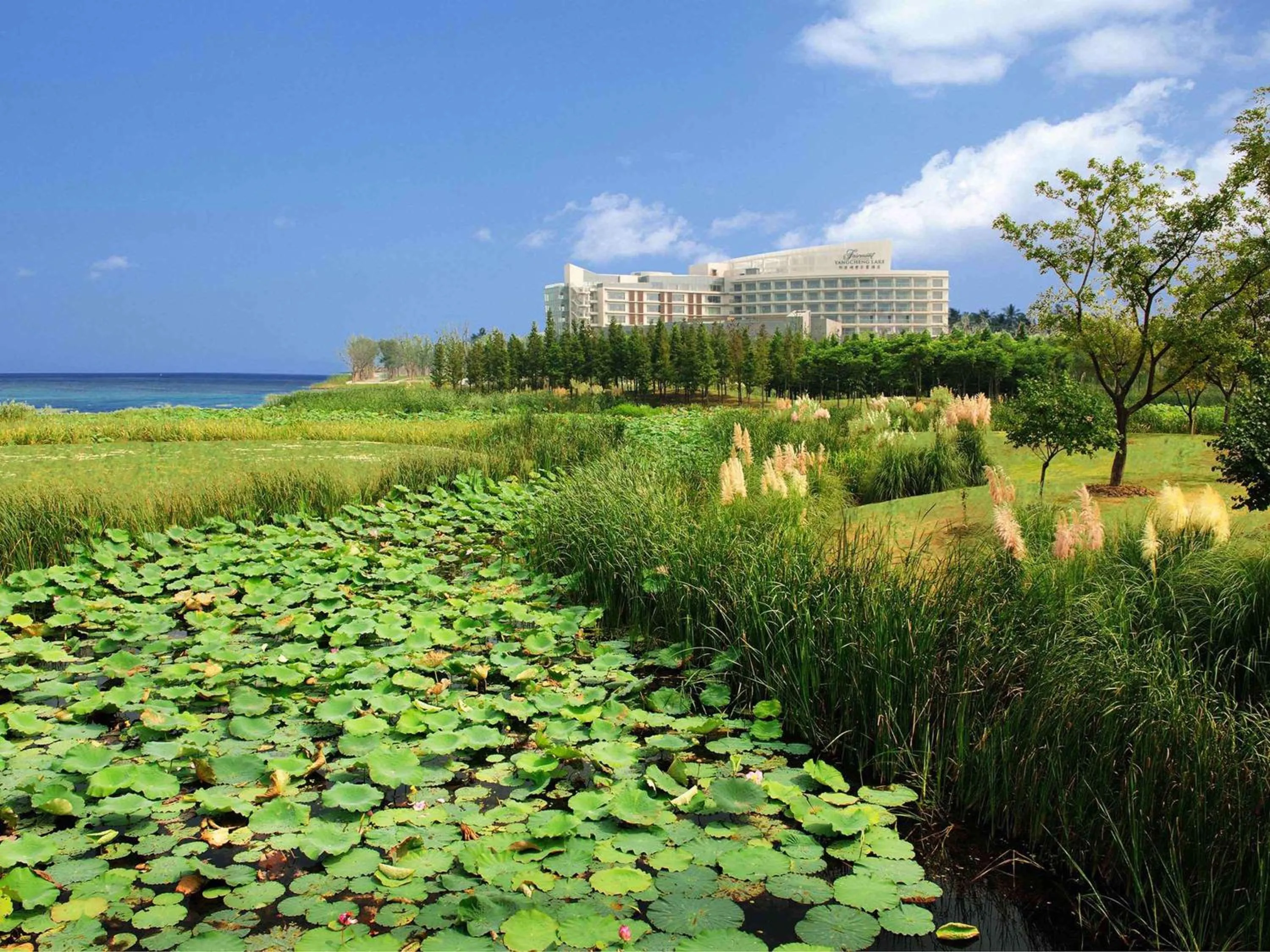 Property building in Fairmont Yangcheng Lake