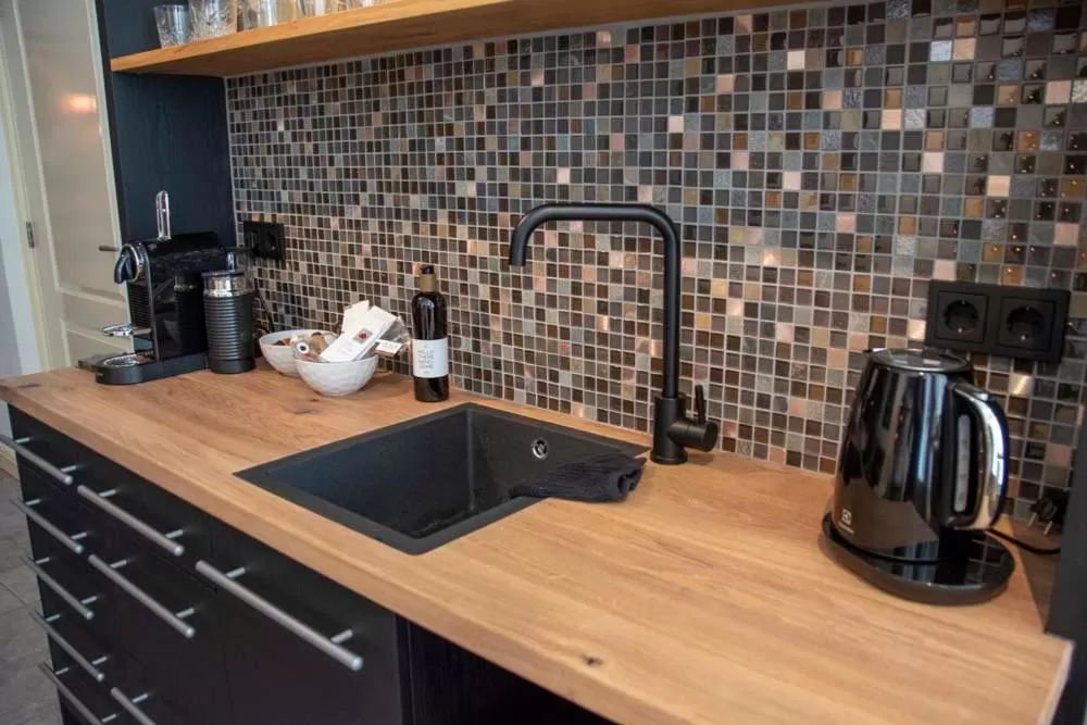 Coffee/tea facilities, Kitchen/Kitchenette in B and B Suite No.3