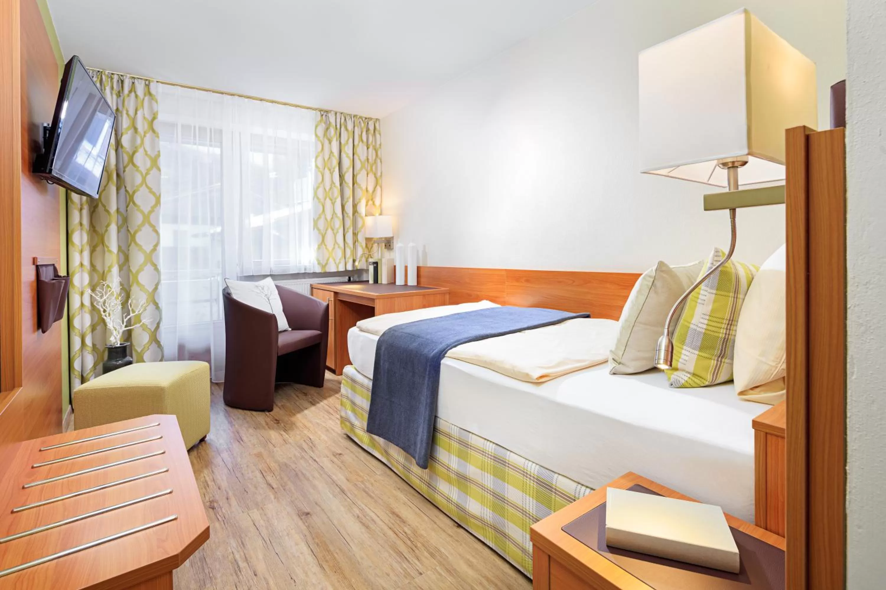 Photo of the whole room, Bed in Altstadt-Hotel Zum Hechten