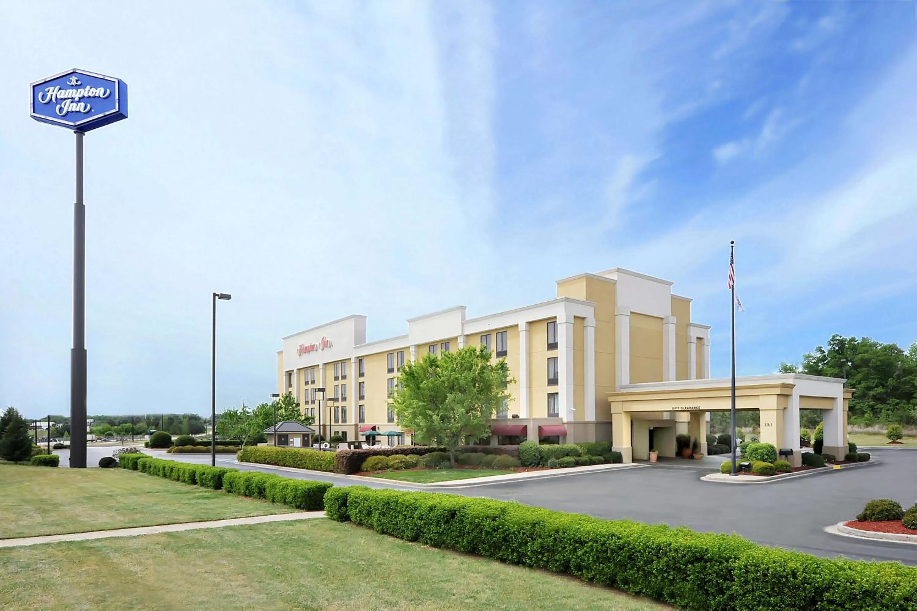 Property building in Hampton Inn Spartanburg Hotel