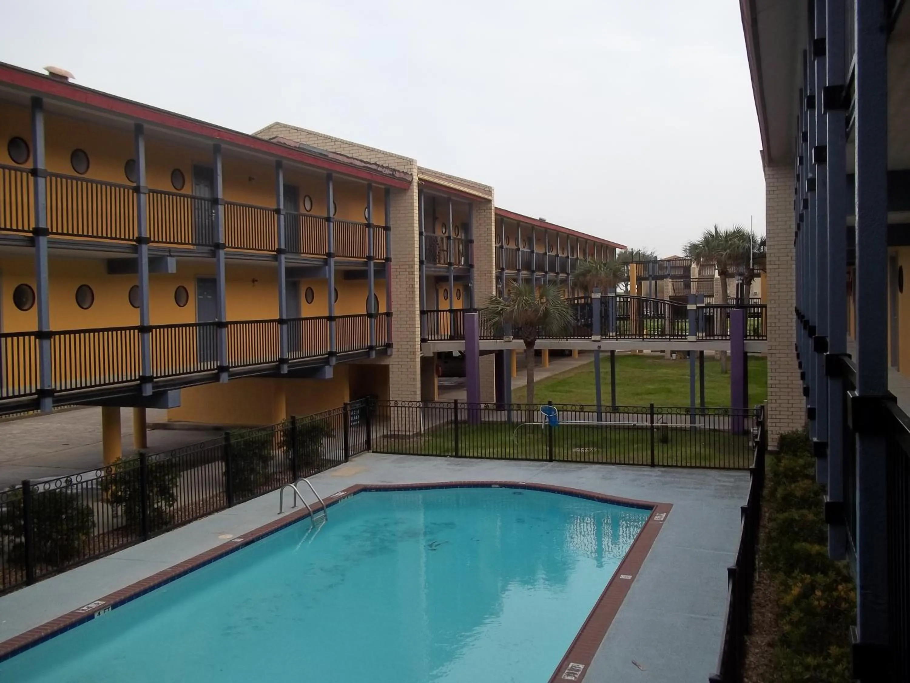 Swimming pool in Scottish Inns Galveston
