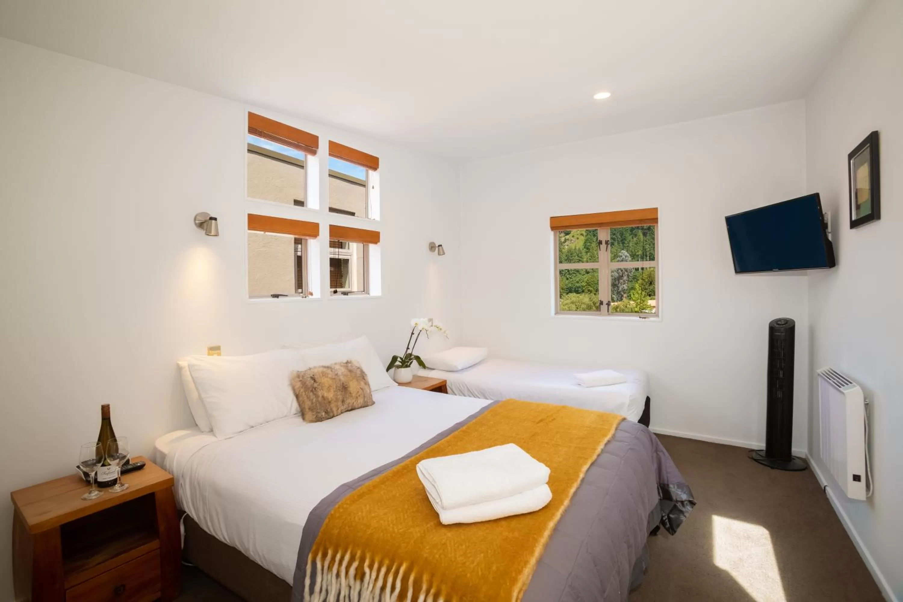 Bedroom, Bed in Cranbury Court Apartments