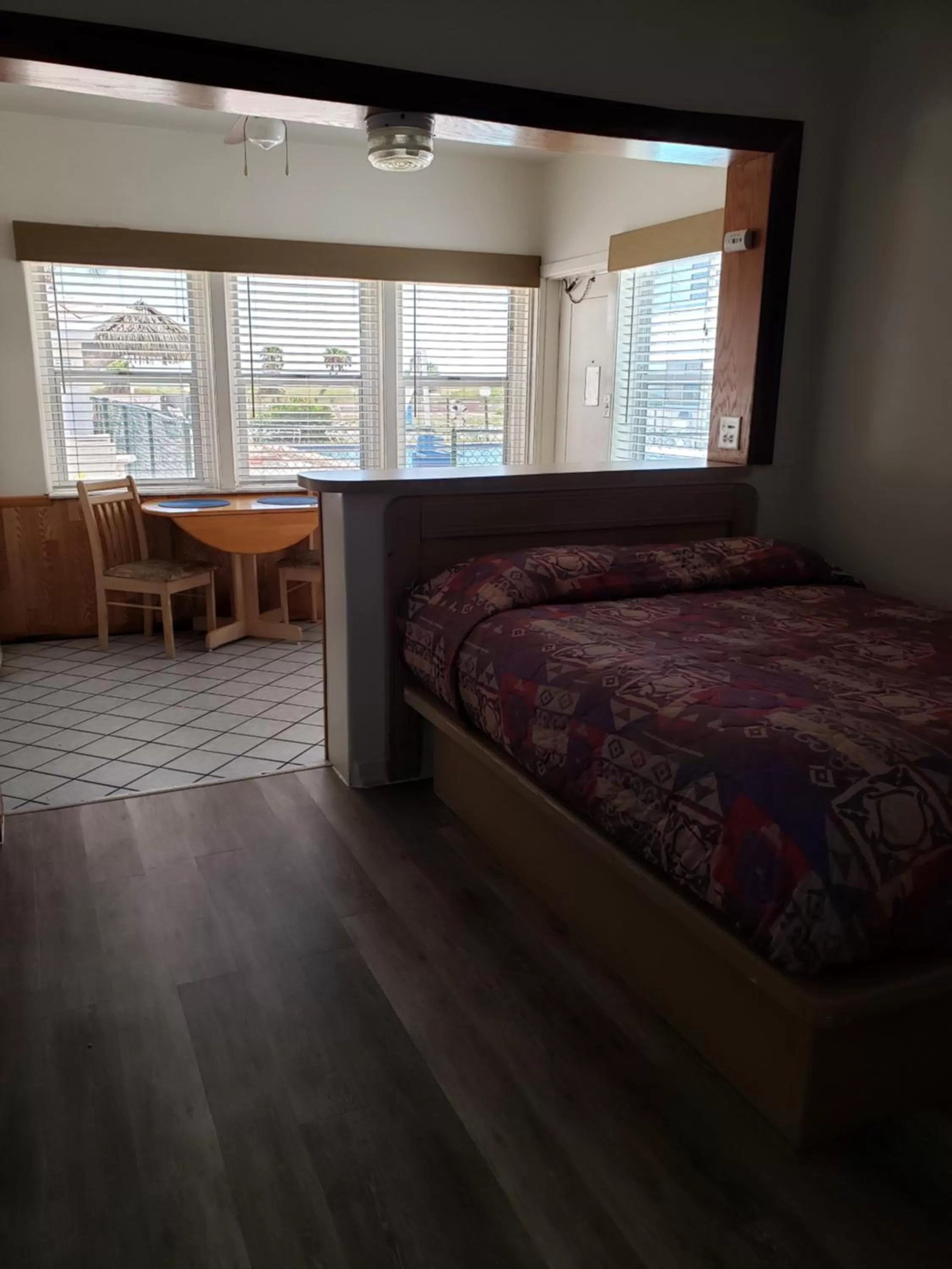 Bed in Arvilla Motel