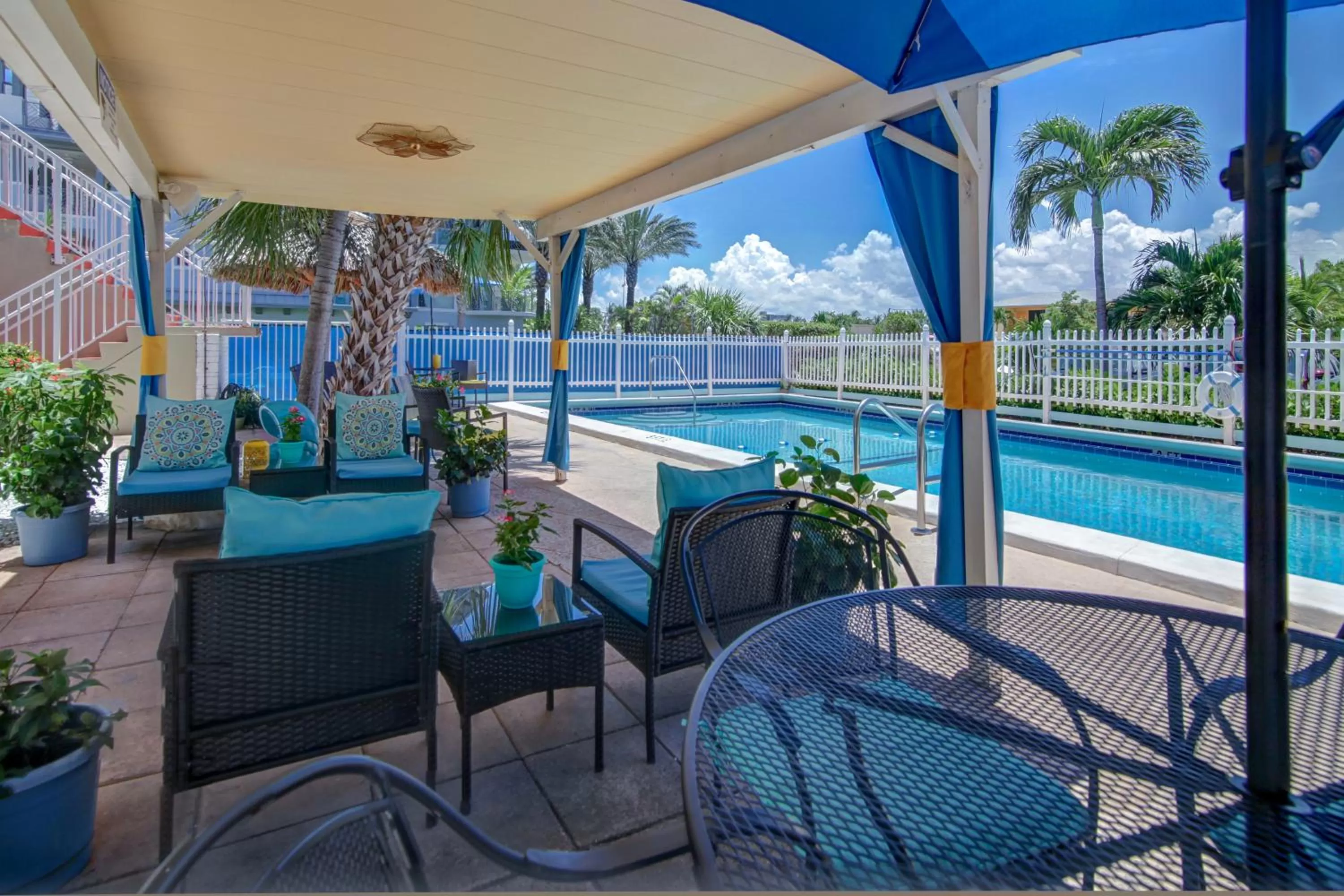 Patio, Swimming Pool in Castle by the Sea Motel