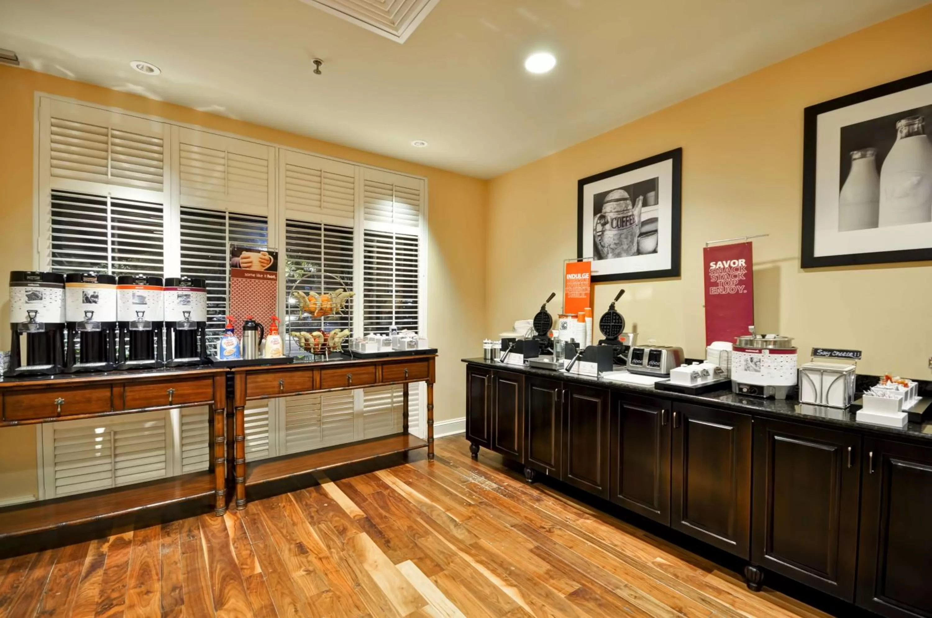 Coffee/tea facilities in Hampton Inn & Suites North Charleston-University Boulevard