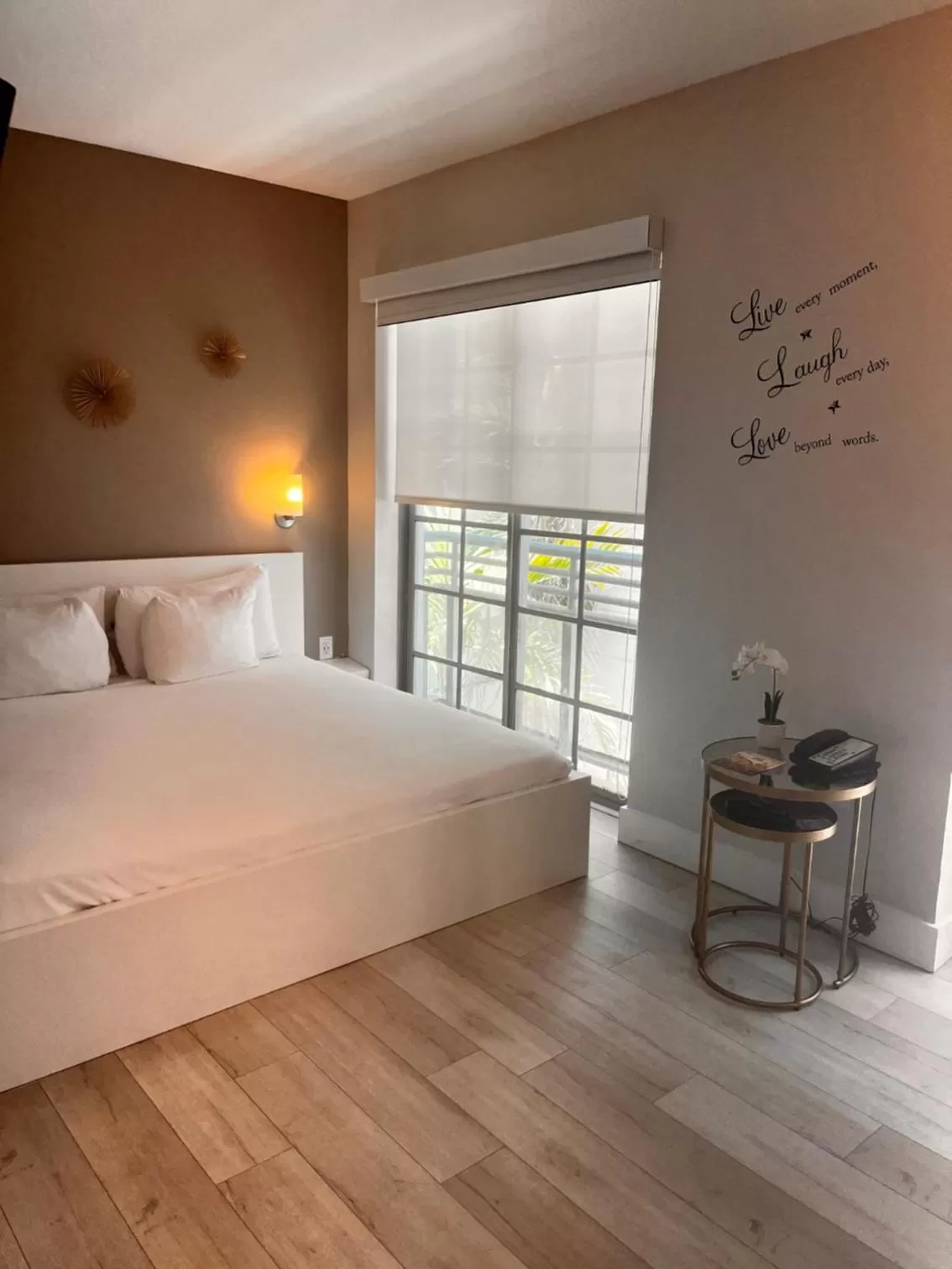 Bedroom, Bed in Suites at The Strand on Ocean Drive