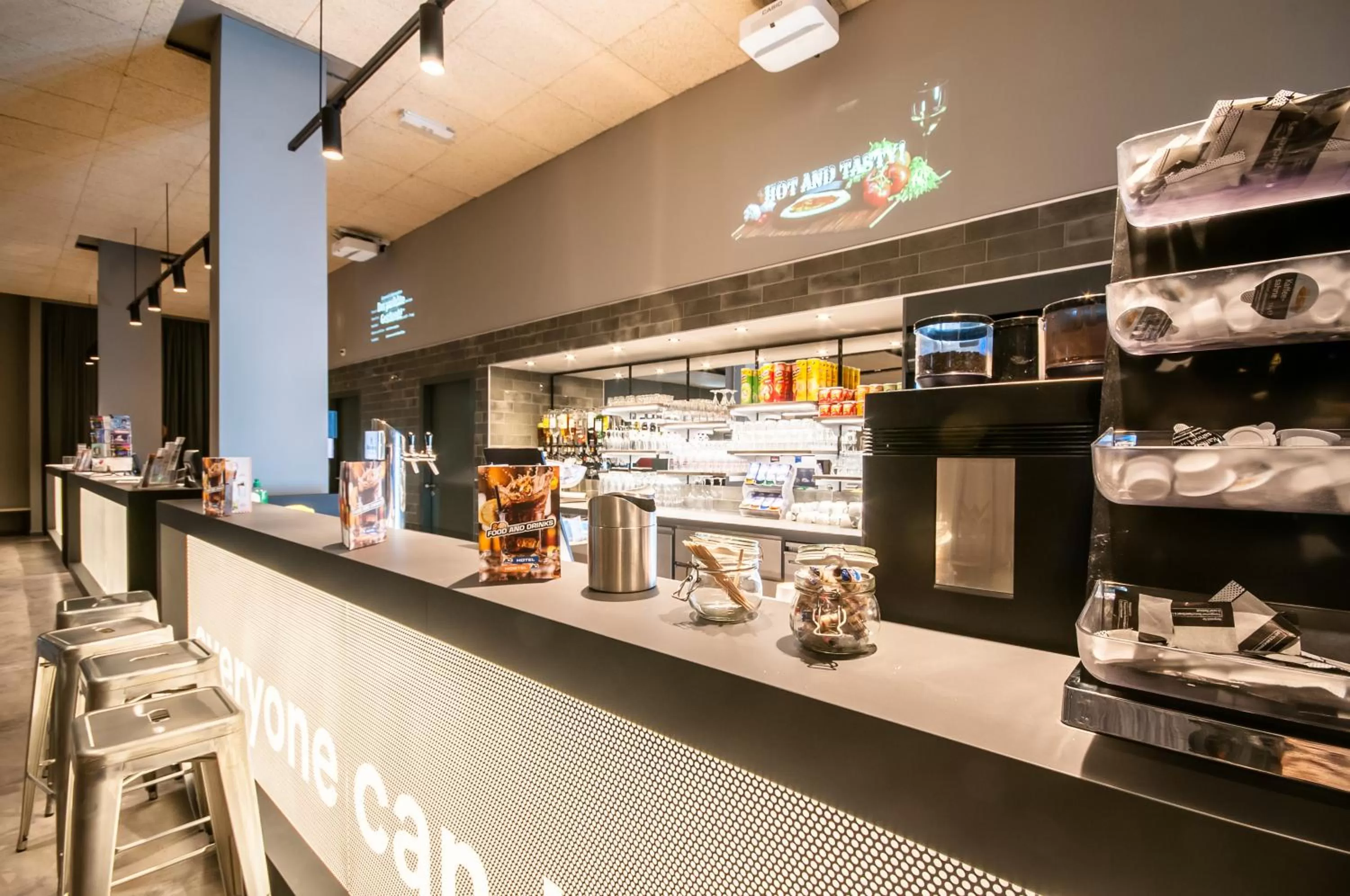 Lounge or bar in a&o Berlin Mitte