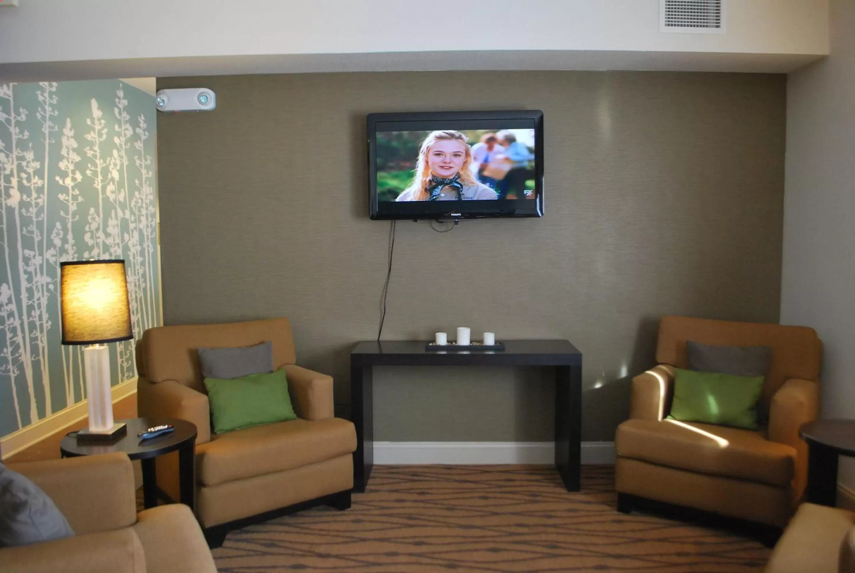 Communal lounge/ TV room in Sleep Inn & Suites Clintwood