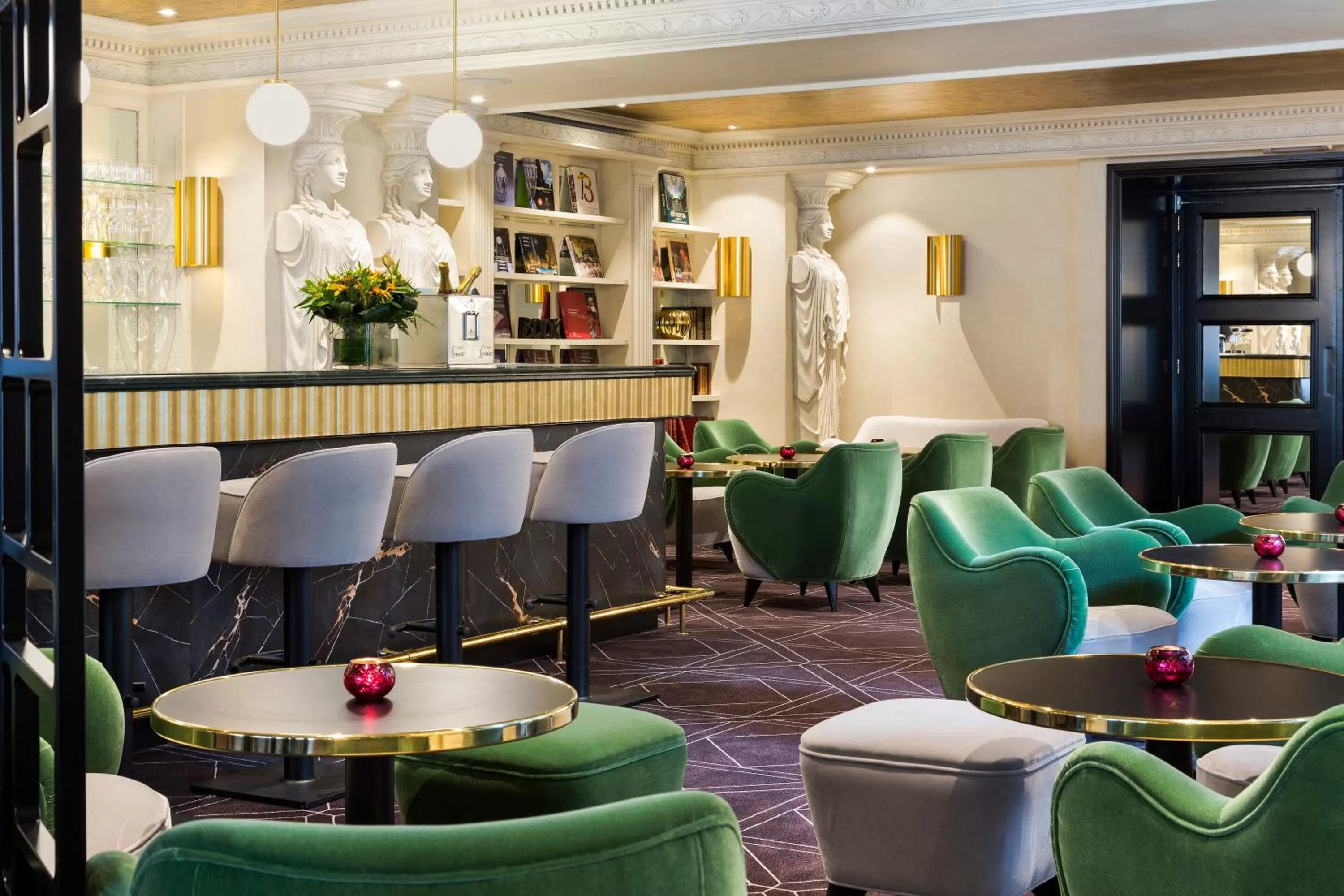Lounge or bar in Hotel Barsey by Warwick