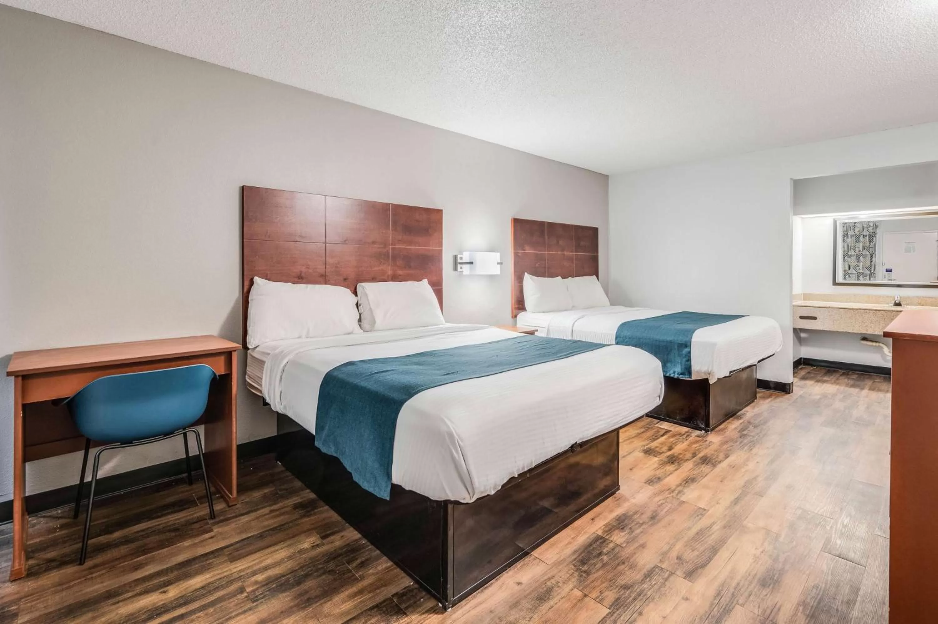 Photo of the whole room, Bed in Motel 6-Tupelo, MS - Downtown