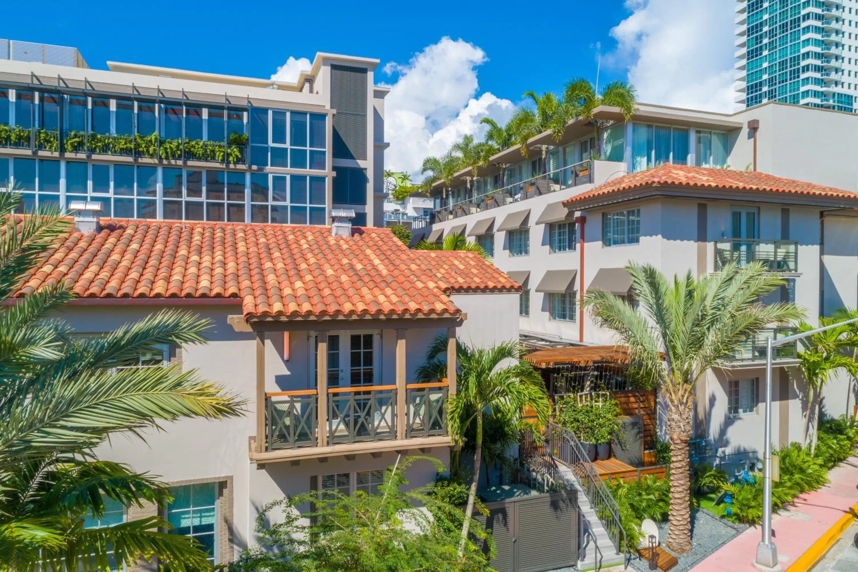 Property building in Lennox Miami Beach