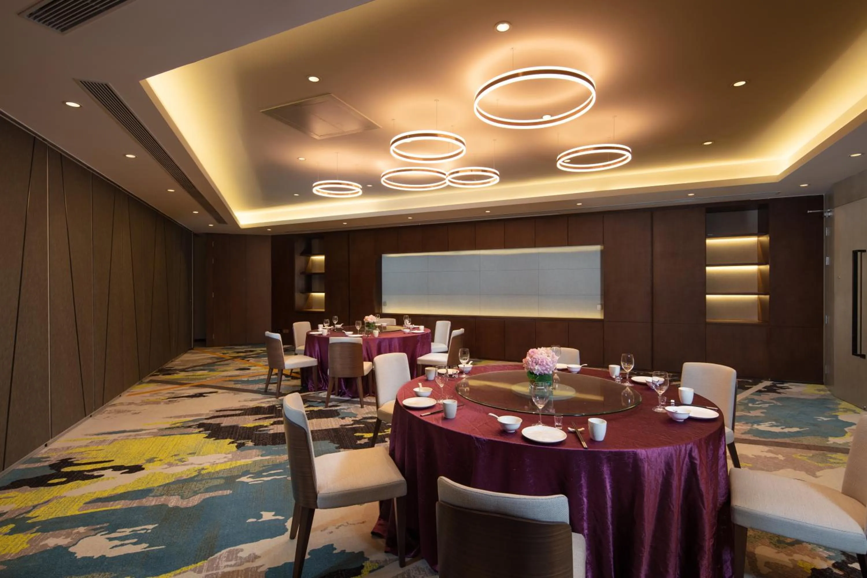 Restaurant/places to eat in Holiday Inn Hangzhou Airport Zone by IHG