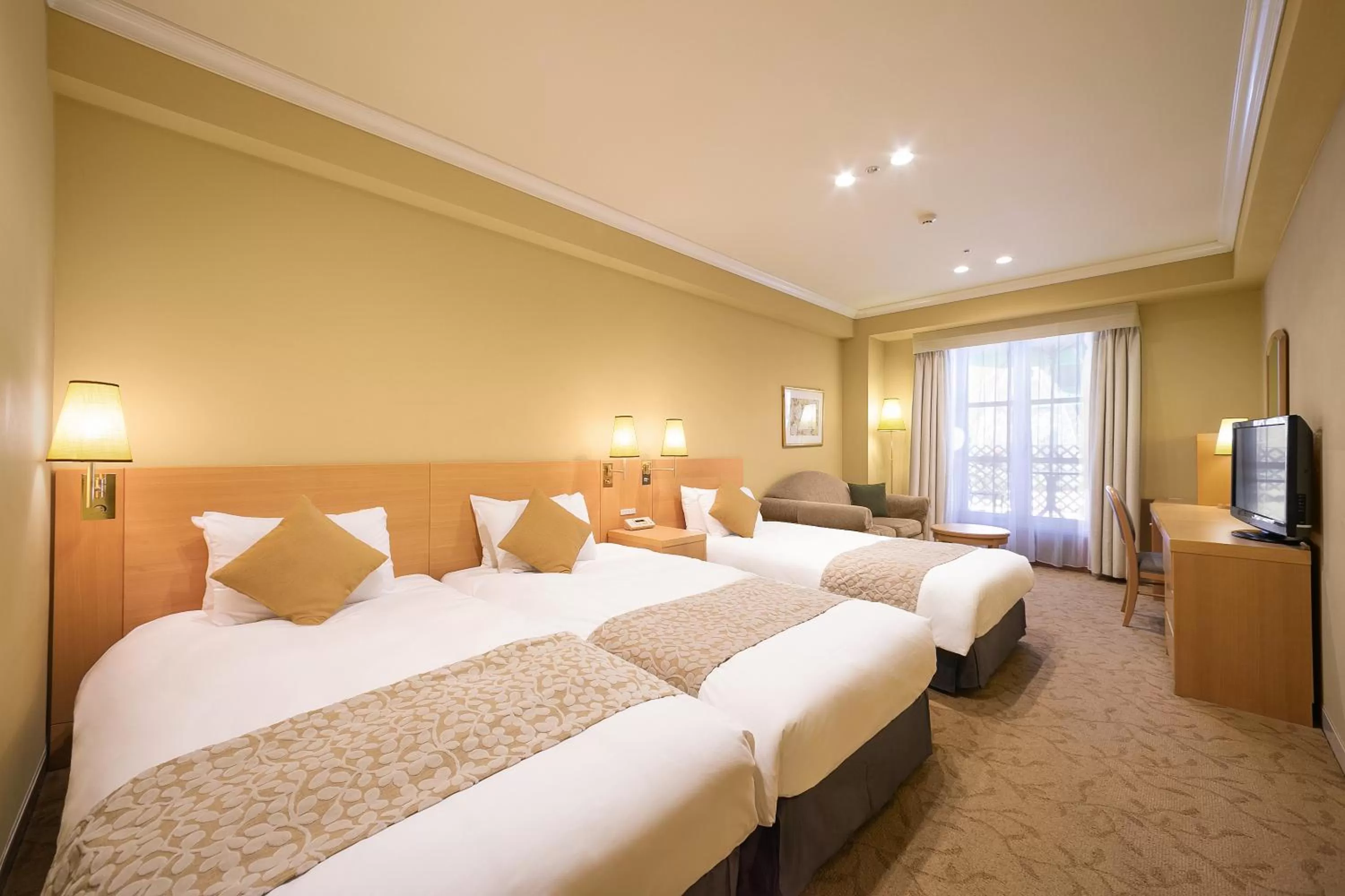 Photo of the whole room, Bed in Namba Oriental Hotel