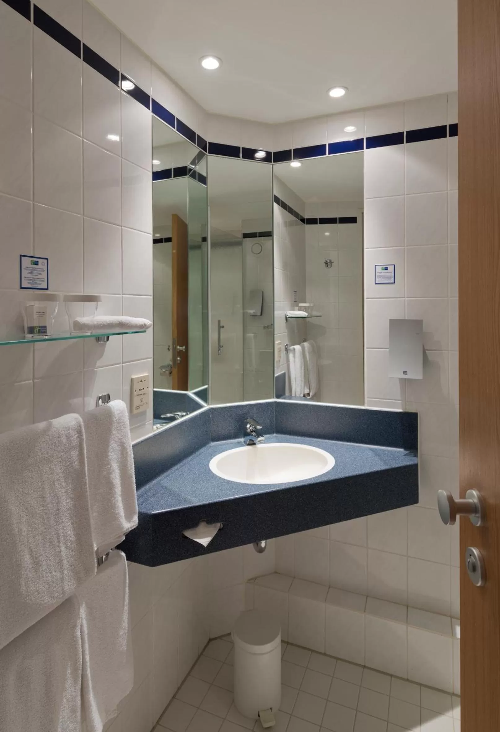 Bathroom in Holiday Inn Express Antwerpen City North by IHG