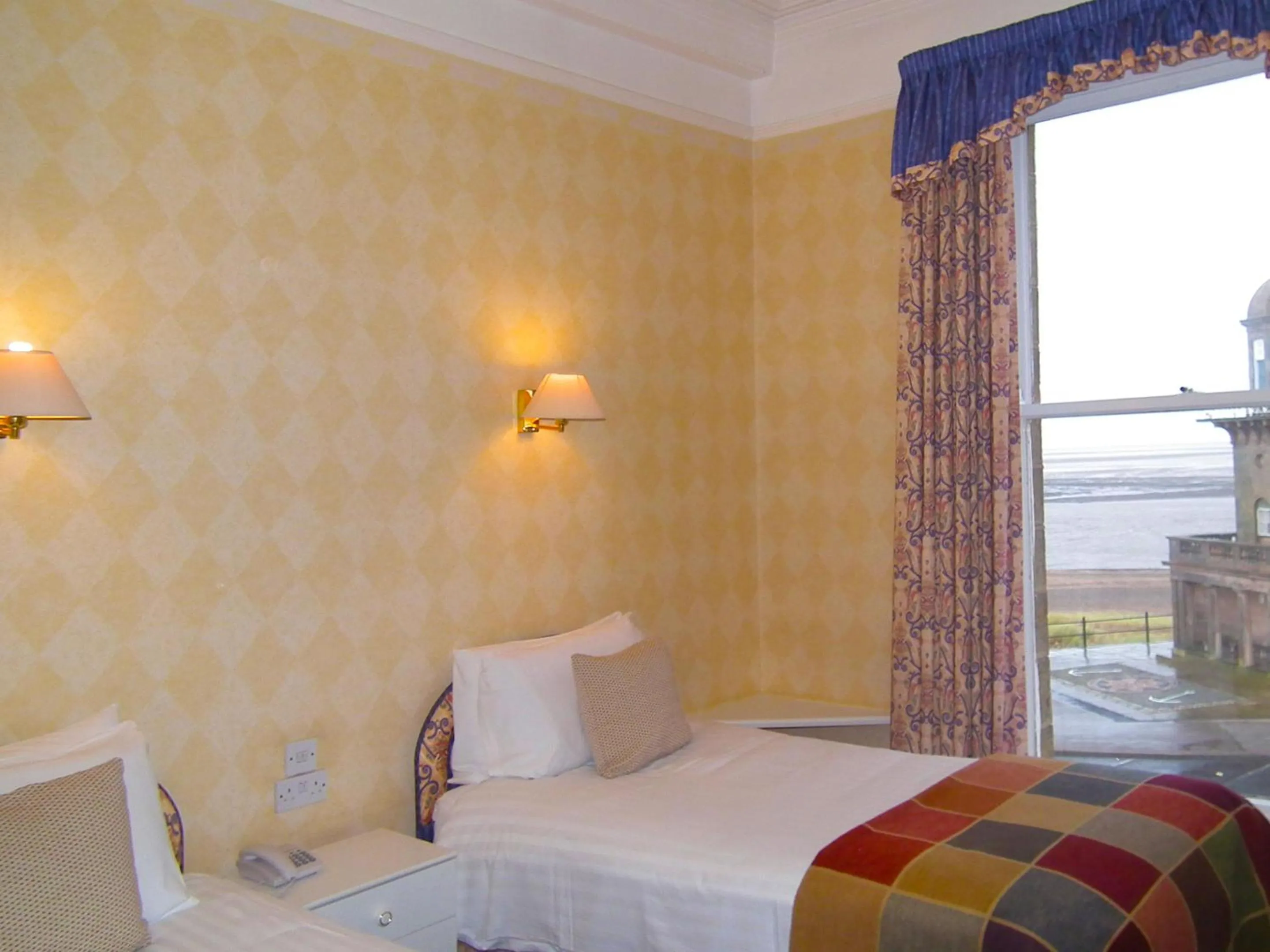 Bedroom, Bed in The North Euston Hotel