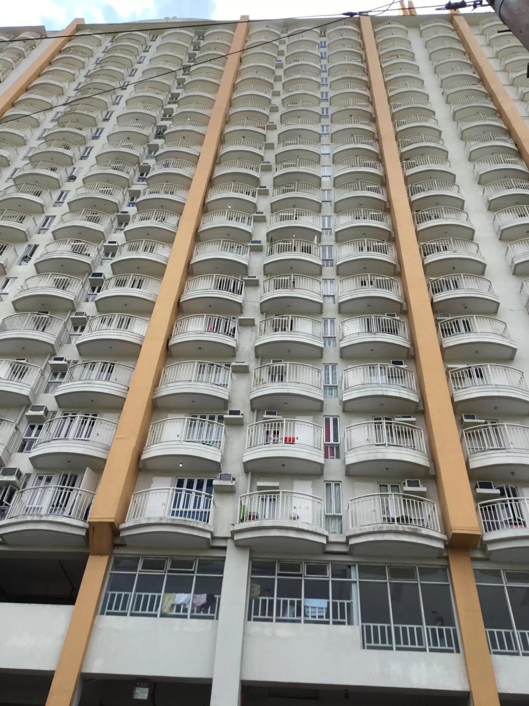 Condo with Free Swimming Pool & Viewing Deck