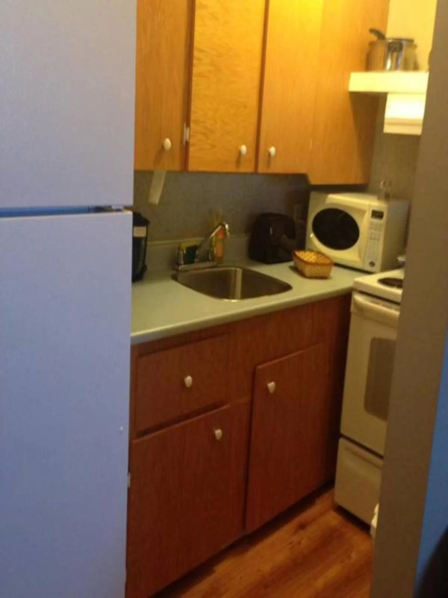 Kitchen or kitchenette in Seaport Inn