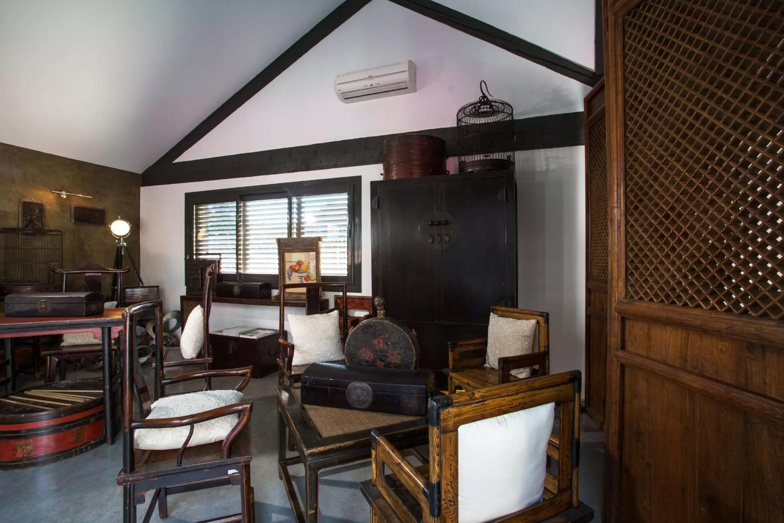 Communal lounge/ TV room in Be Loft B&B Pool & Spa