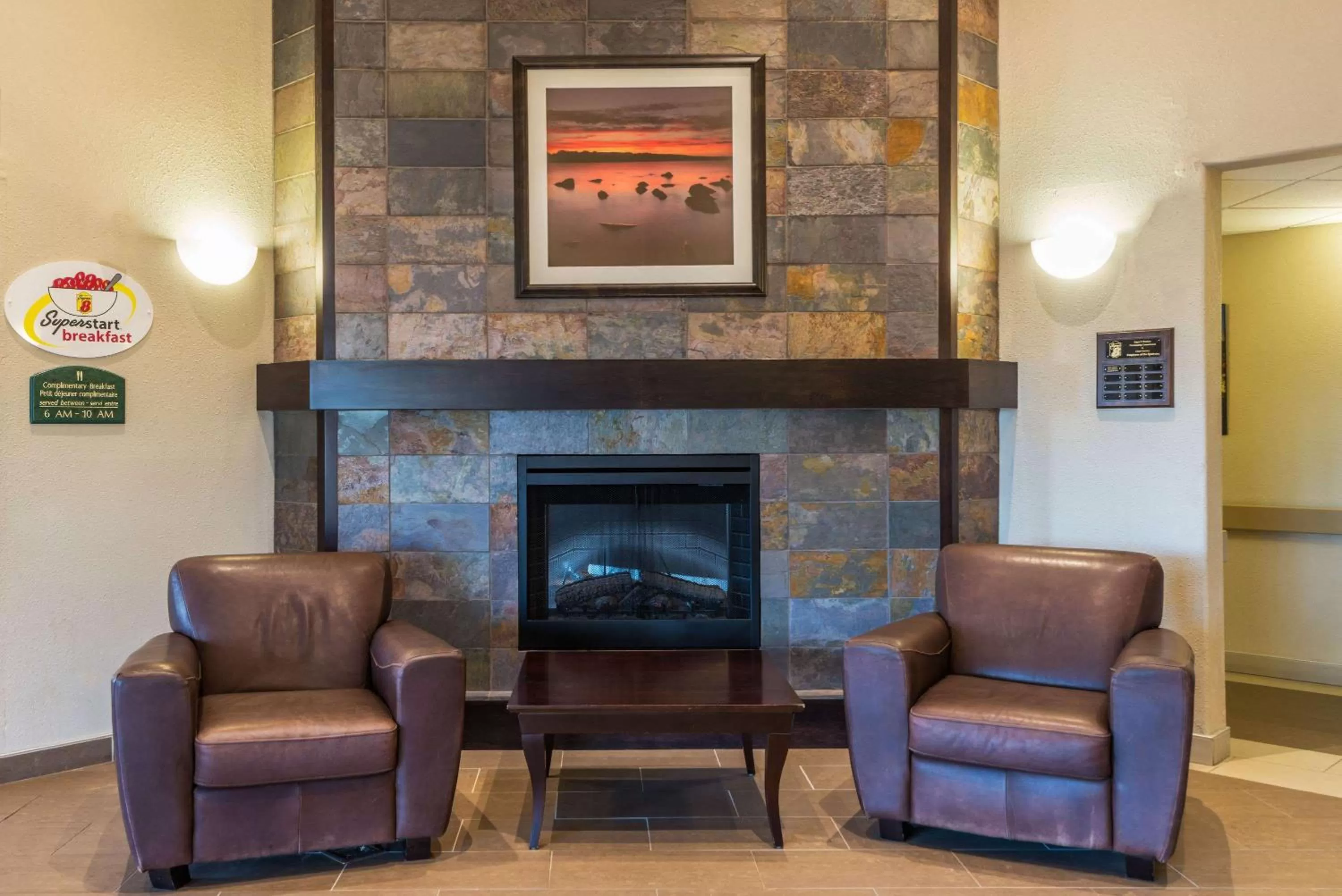 Lobby or reception in Super 8 by Wyndham Windsor NS