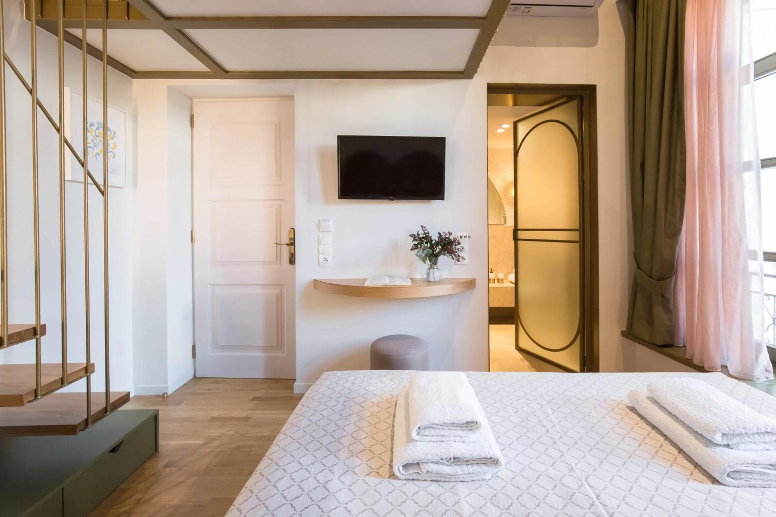 Bed in Neratze Hammam Suites