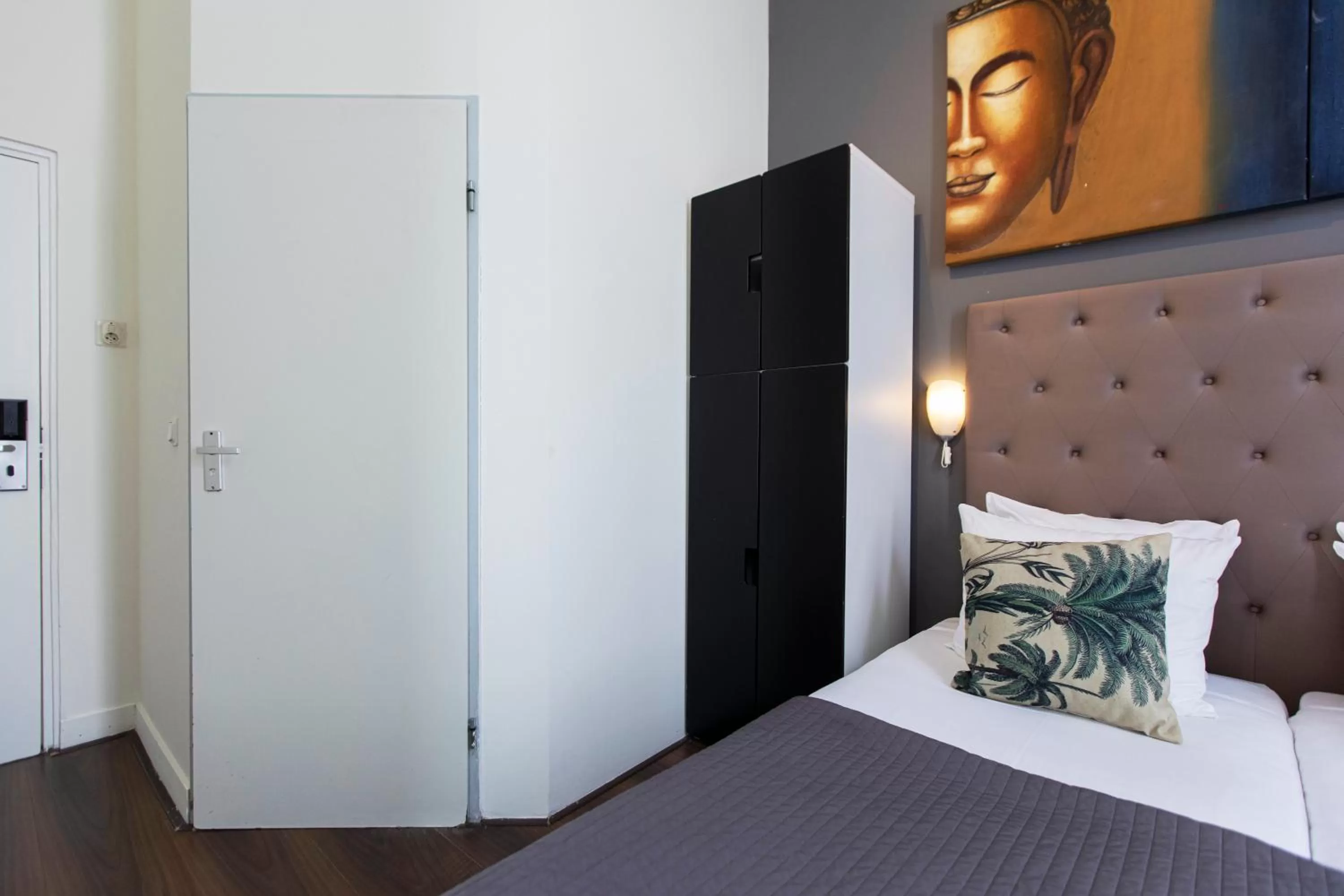 Bed in Quentin England Hotel