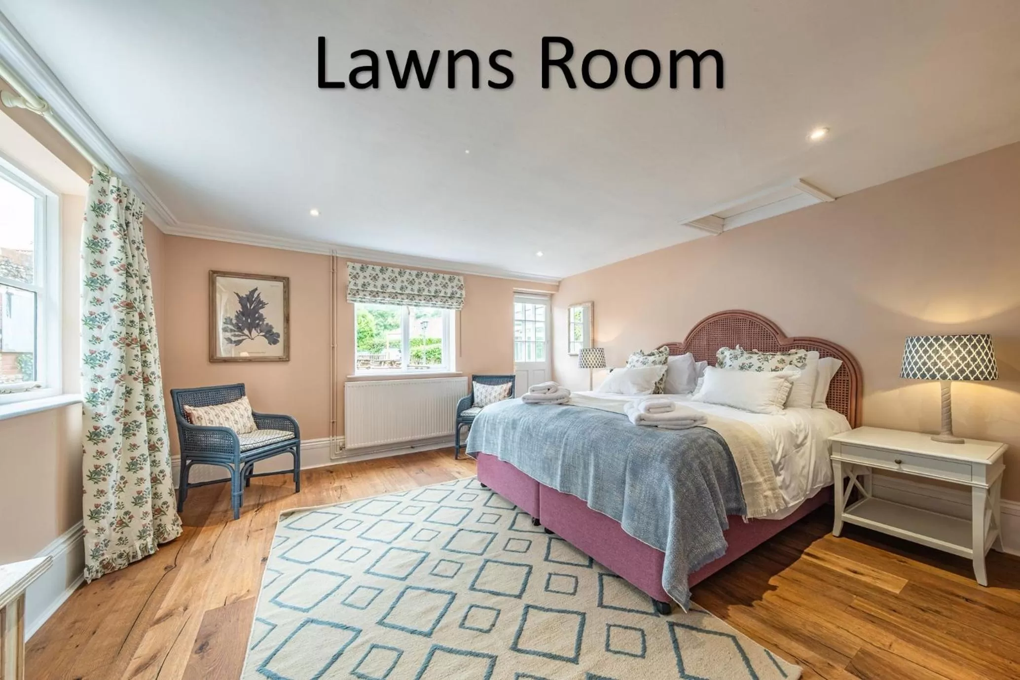 Bedroom, Bed in The Feathers Holt