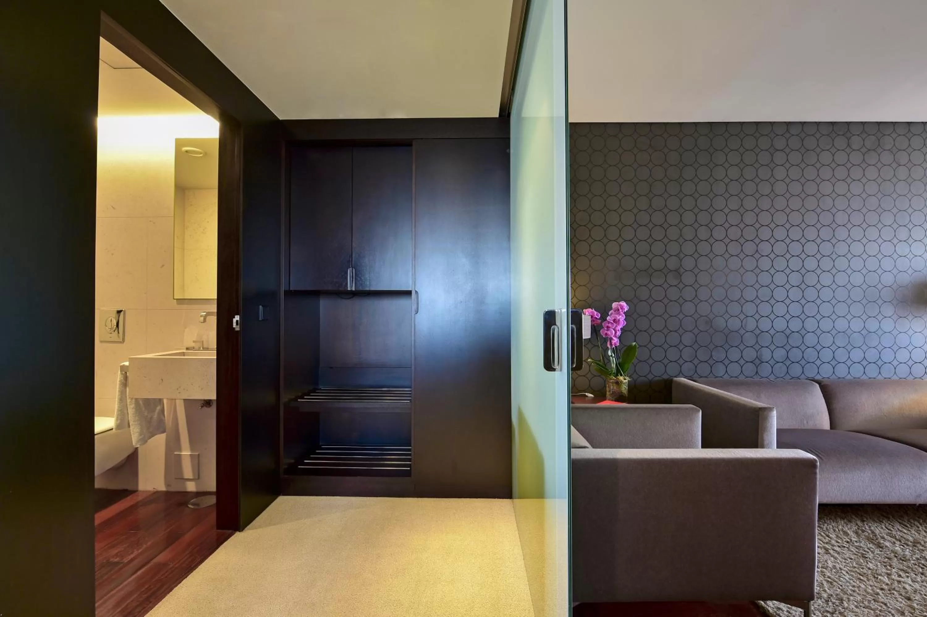 Bathroom in Porto Palácio Hotel by The Editory