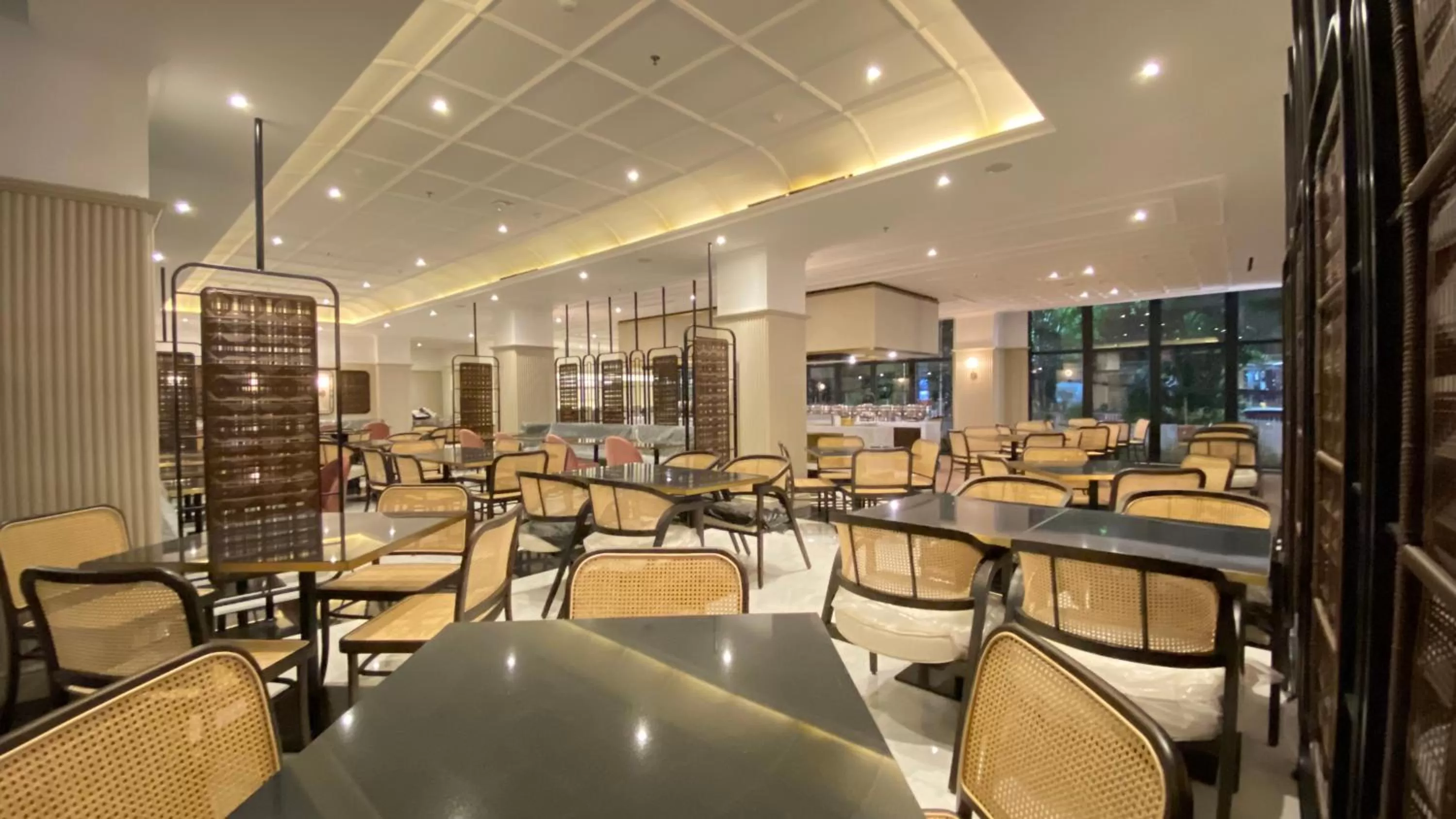 Restaurant/Places to Eat in Maia Hotel Jakarta