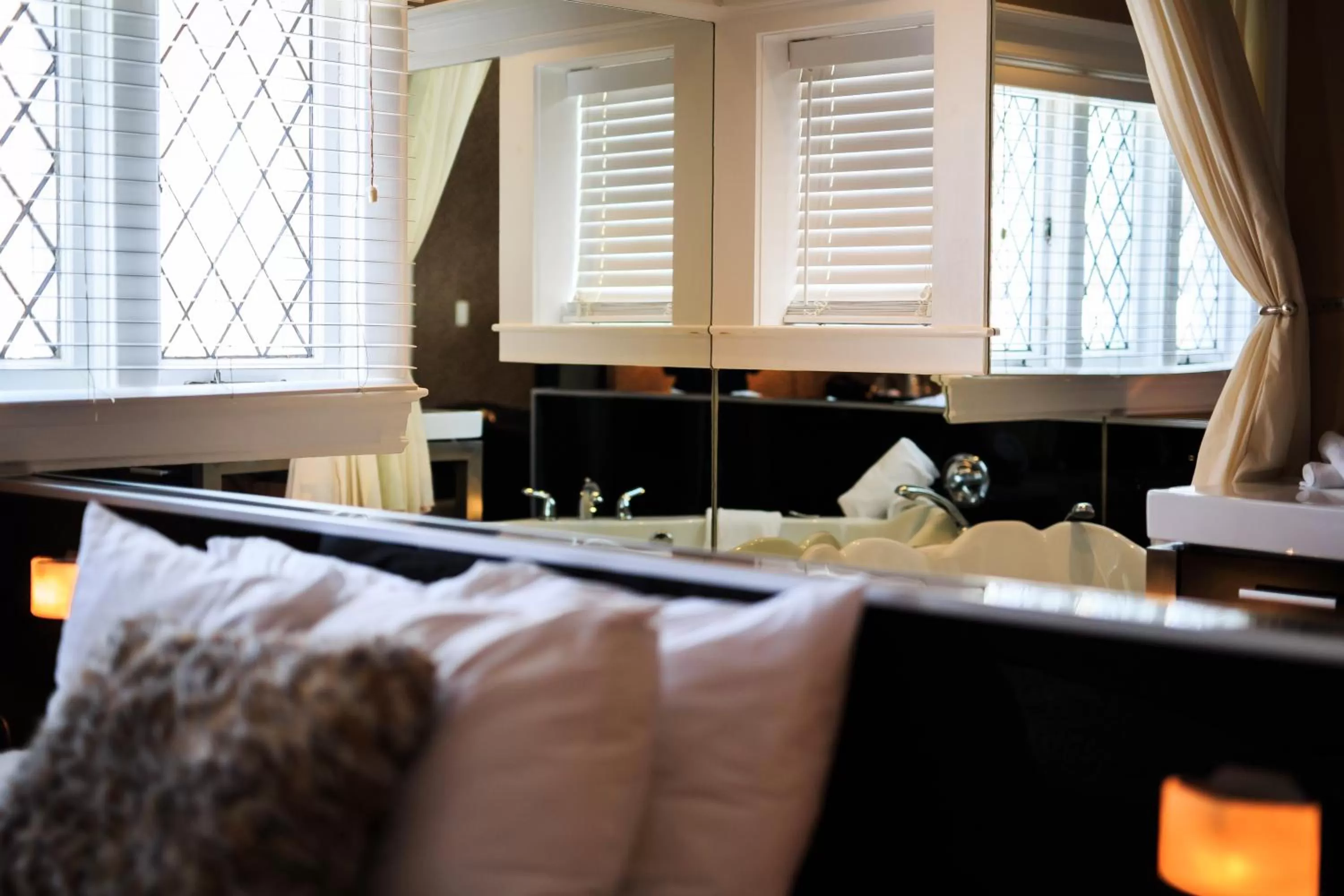 Bedroom in Leaside Manor